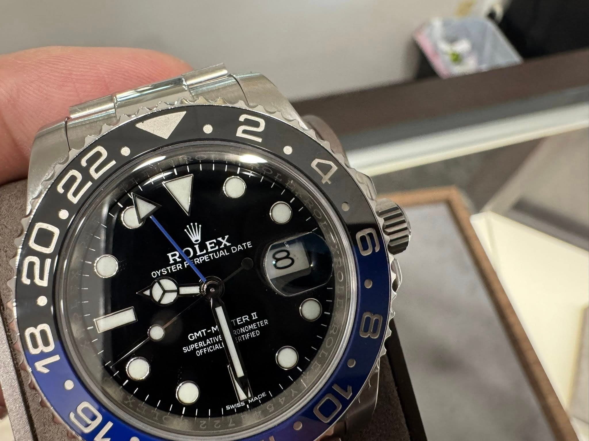 May be an image of wrist watch and text that says '2 4 R RPETUAL LEX TUAL DATE OYSTER ROLEX F RPET 22 20 18 ERD 1 GMT-M SUPERLATIVE TIVE M ONOM TIFIED NOMETER R SUPE OFFICIALI…