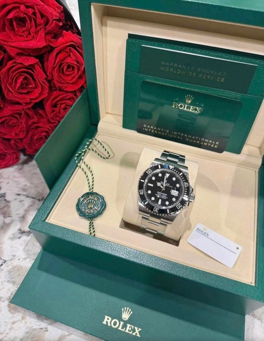 May be an image of wrist watch and text that says '0 ROLEX GARA ONALE NTCE 1 50 博 集 L O 40 물 · 20 W cepe 05 20 ROLEX ROLEX'