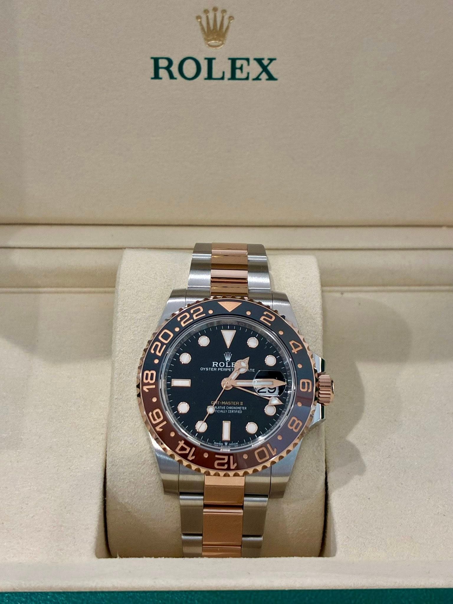 May be an image of wrist watch and text that says 'ROLEX 2 • 4 ROL TERPERPE RO ខ្ូក 80 10 12'