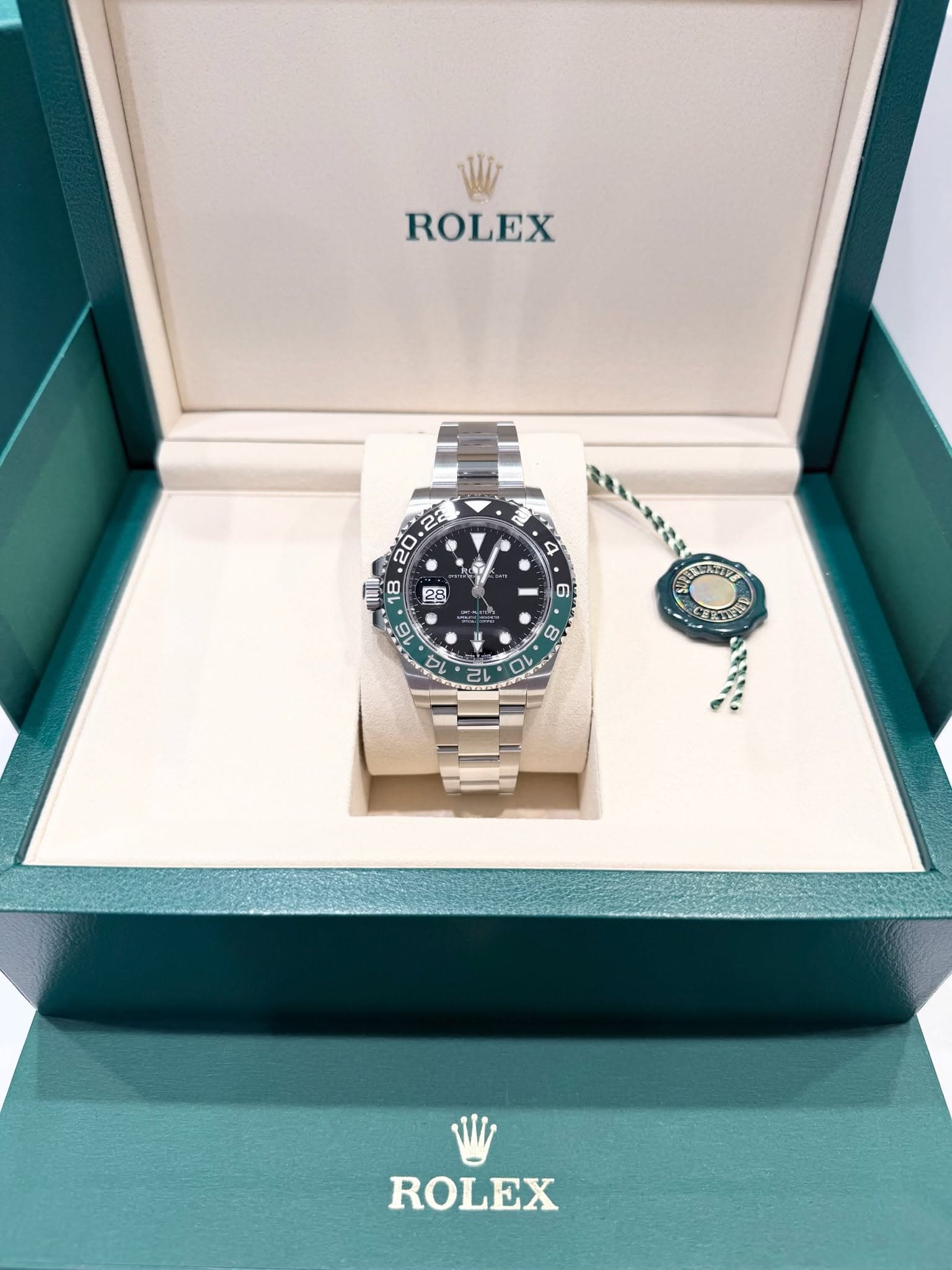 May be an image of wrist watch and text that says 'ROLEX e T خاقی 6 8 ば ት 해 با שקי ROLEX'