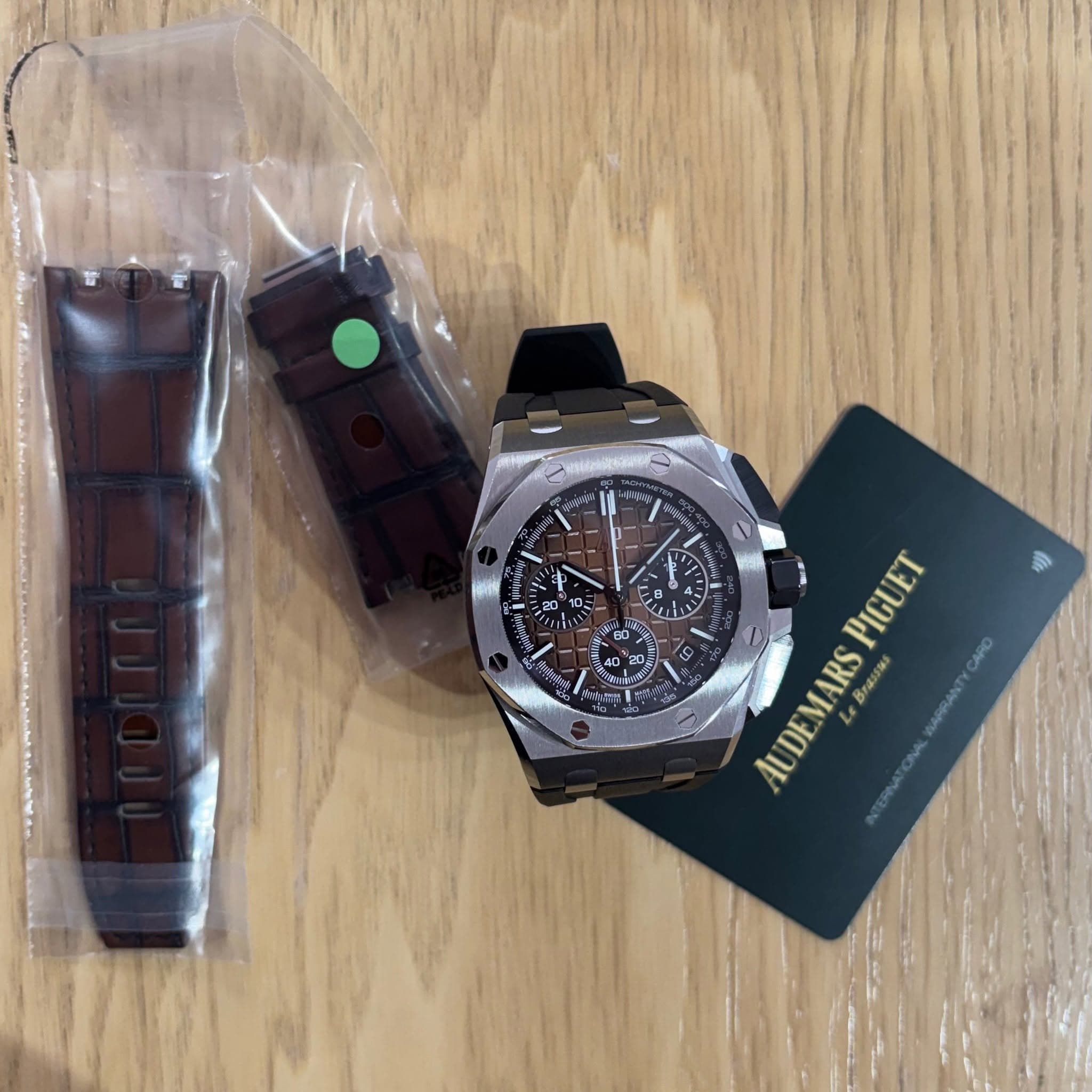 May be an image of wrist watch and text that says '三 2 ሕ1 E -B LT ا E 11s sI D n PIGUET AUDEMARS AUDEN MARS Brass Br Brasss'