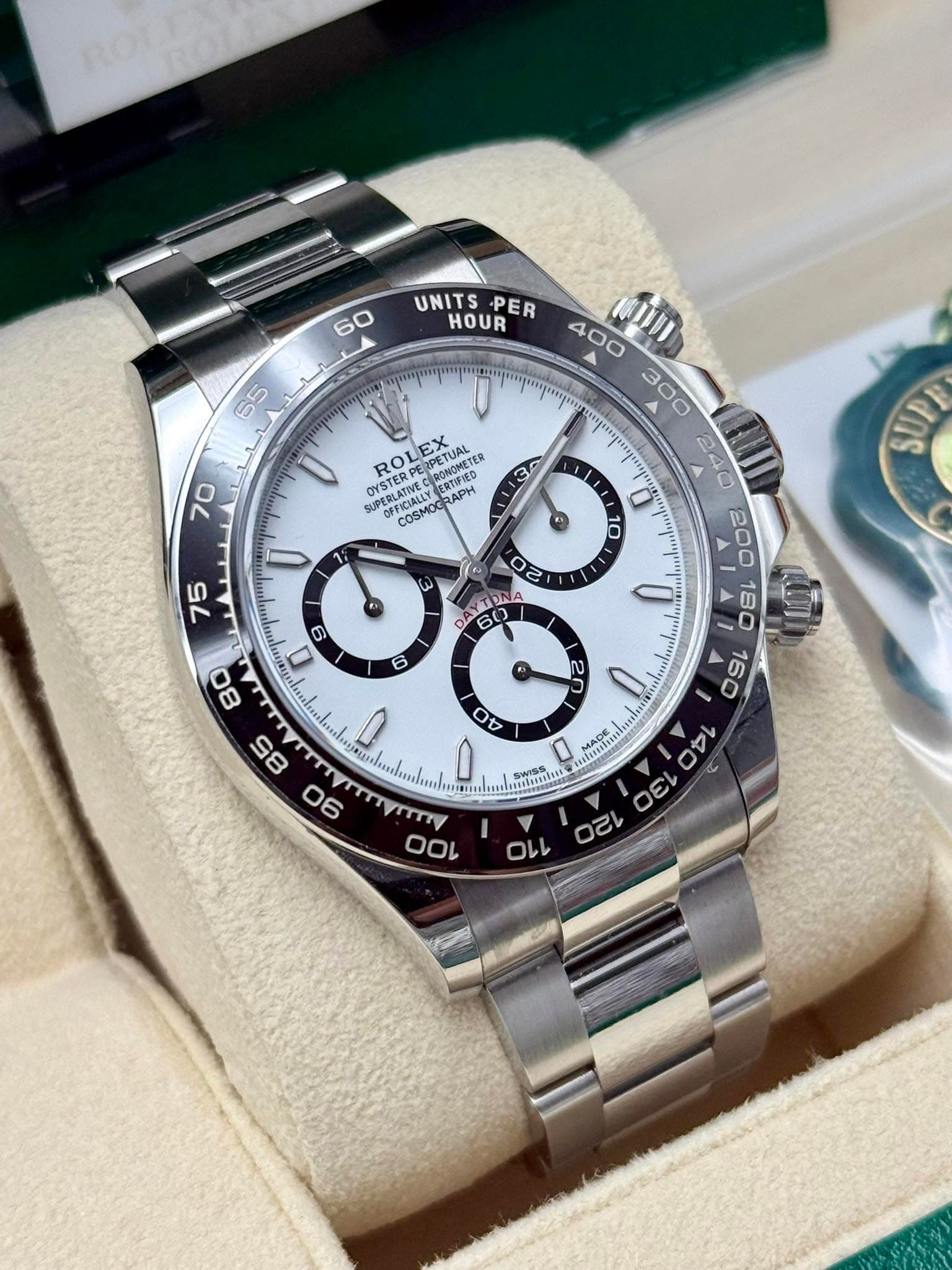 May be an image of wrist watch and text that says '60 UNITS UNITS-PER -PER HOUR 65 70 ERPETUAL LCICAER OYSTERPE OYSTERPE ROL ርል DERLATIEE SPSSAY SUPERLATIVEC OFFICIALLY COSMOL…