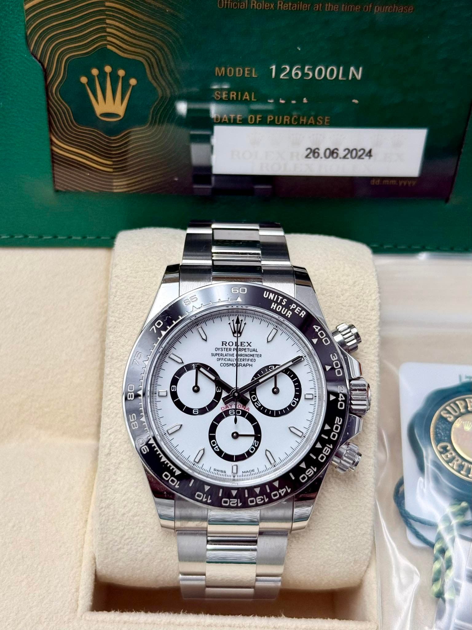 May be an image of wrist watch and text that says '126500LN N ROTENR S5 70 UNIT HOUR UNITS-PER ER ROL EX SPERLRITAZ IN RENMLIES RFETCRL CPAICIALLY ERTFIEO ESu COSMO DERAPH RAPH 30…