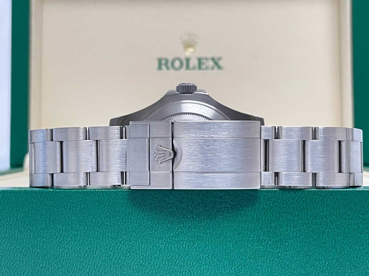 May be an image of wrist watch and text that says 'ROLEX'