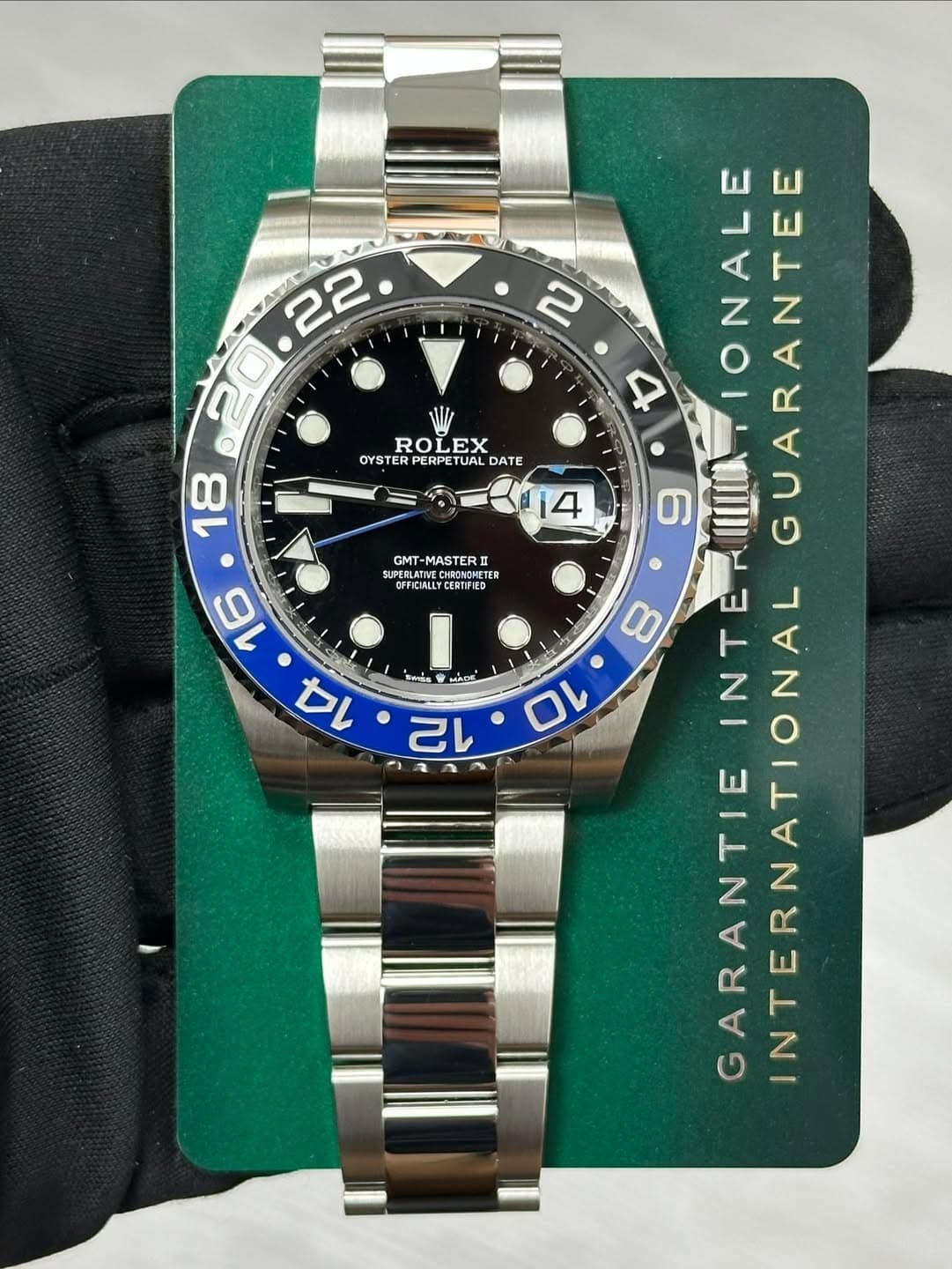 May be an image of wrist watch and text that says '22 0 2 ROLEX OYS OYSTER PERPETUAL DATE 18 4 GMT MASTERII C-RONOMETES TER OFFICALLYCERTIFIED DEFICIALLY CERTIFIED 16 14 สื้…