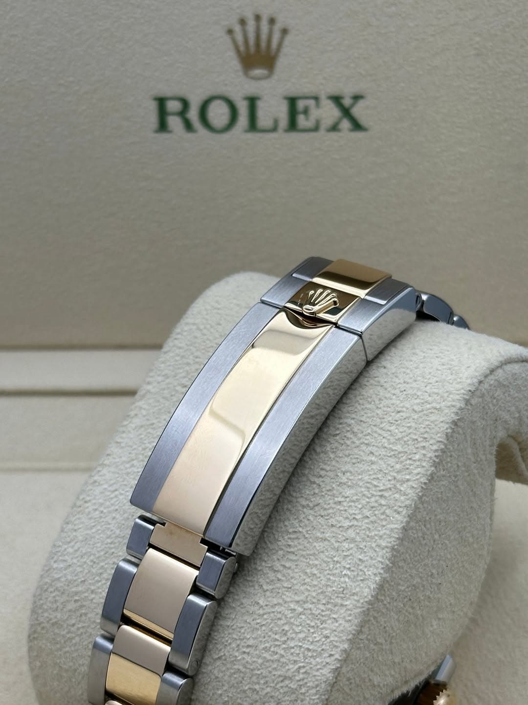 May be an image of wrist watch and text that says 'ROLEX'