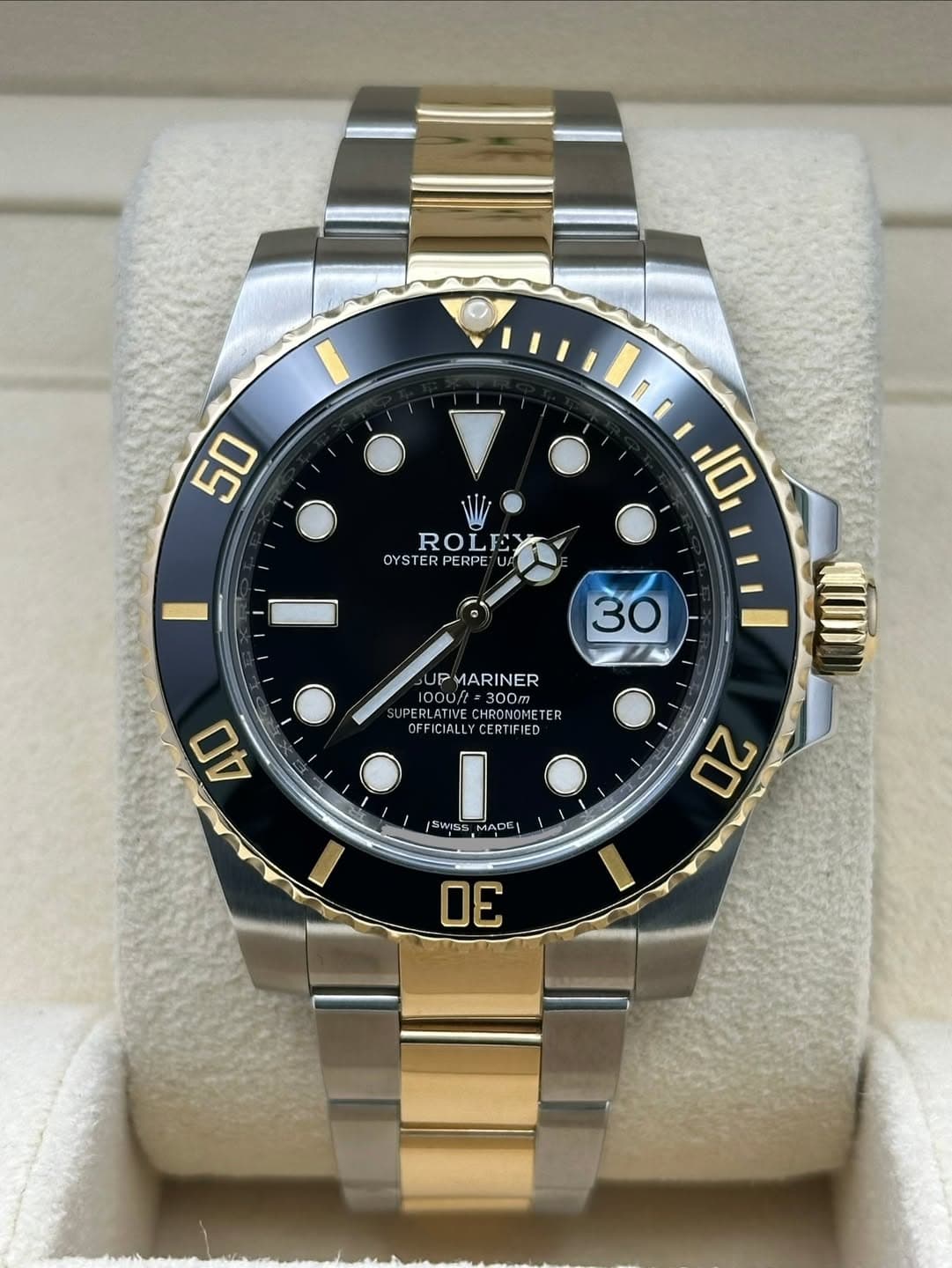 May be an image of wrist watch and text that says '50 Iiu nr 10 ROLE OYSTERPERPE OYSTER I 30 IOo02 円 UPMARINER UP MARINER =300m SUPER PE ATIVE CHRONOMET ER OFFICIALLYCERTIFIED OFFI…