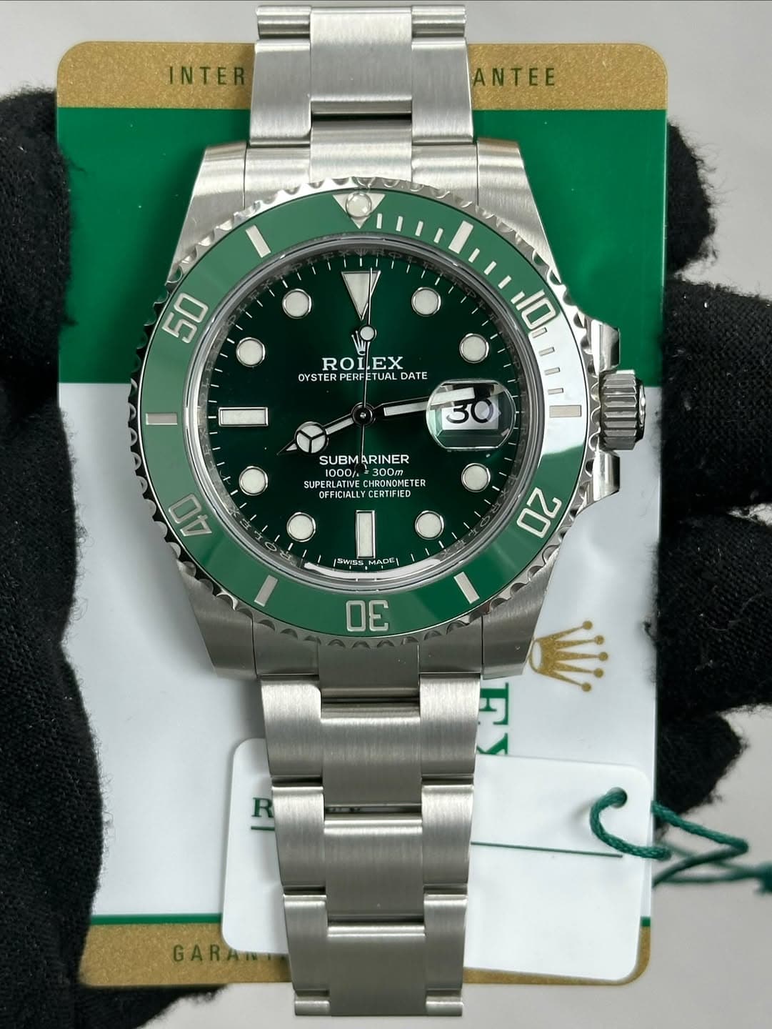 May be an image of wrist watch and text that says 'INTE ANTEE 50 ROLEX OYSTER OYSTERPERFETUAL PERF DATE 10 o 30 SUBM SUBMARINER ARINER 1000/ -300M SUPE RLATIVE 1000f HRONOME ER…