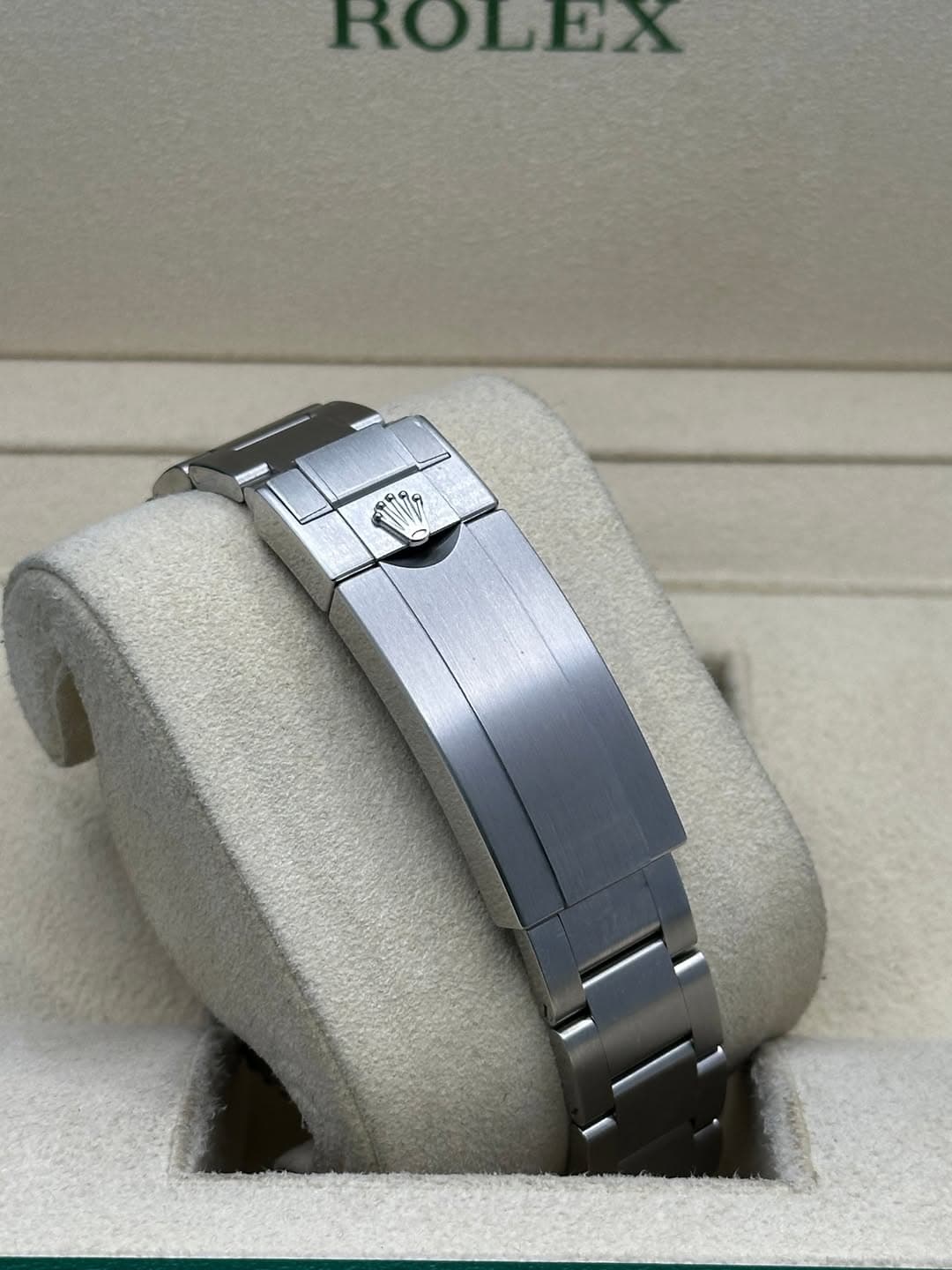 May be an image of wrist watch and text that says 'ROLEX'
