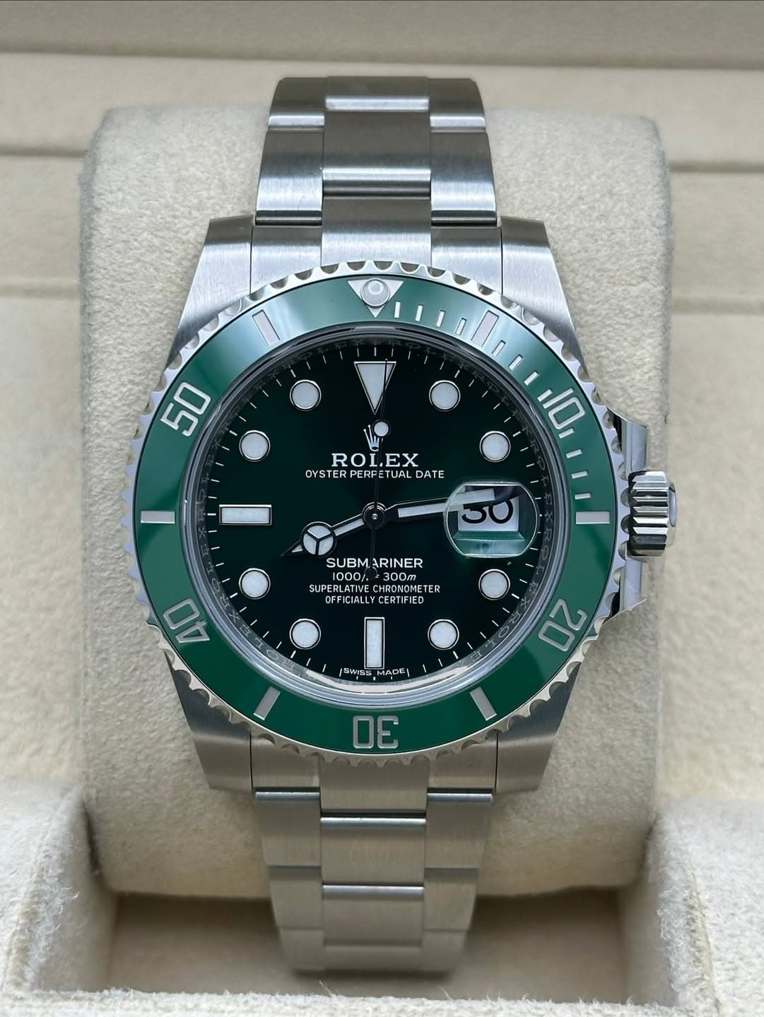 May be an image of wrist watch and text that says '50 10 ROLEX OYSTERPERFETUALDATE PERFETI OYSTER DATE 30 知刺 SUBMARINER SUBMAR ARINER SUPE SUPERLATIVECHROMOMTER SUPERLATH PERLATIVE…