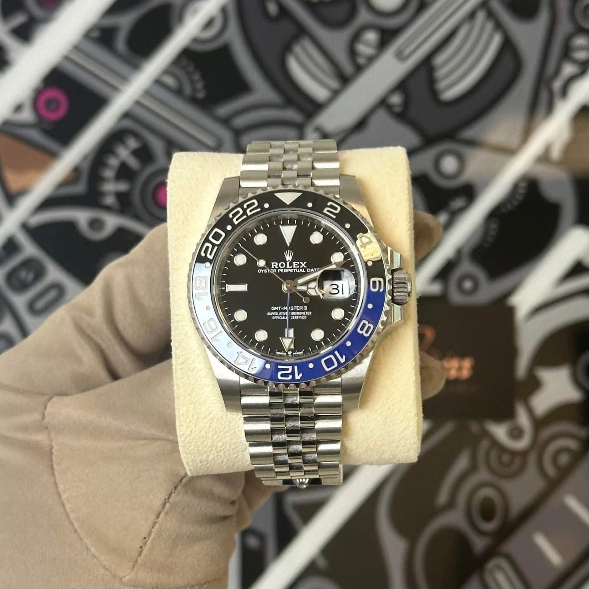 May be an image of wrist watch and text that says '2 22 20 र ROL OLEXX LEX EY OYsK DA 4 31 6 CHE- STERE い በ MPORCAN גנ'