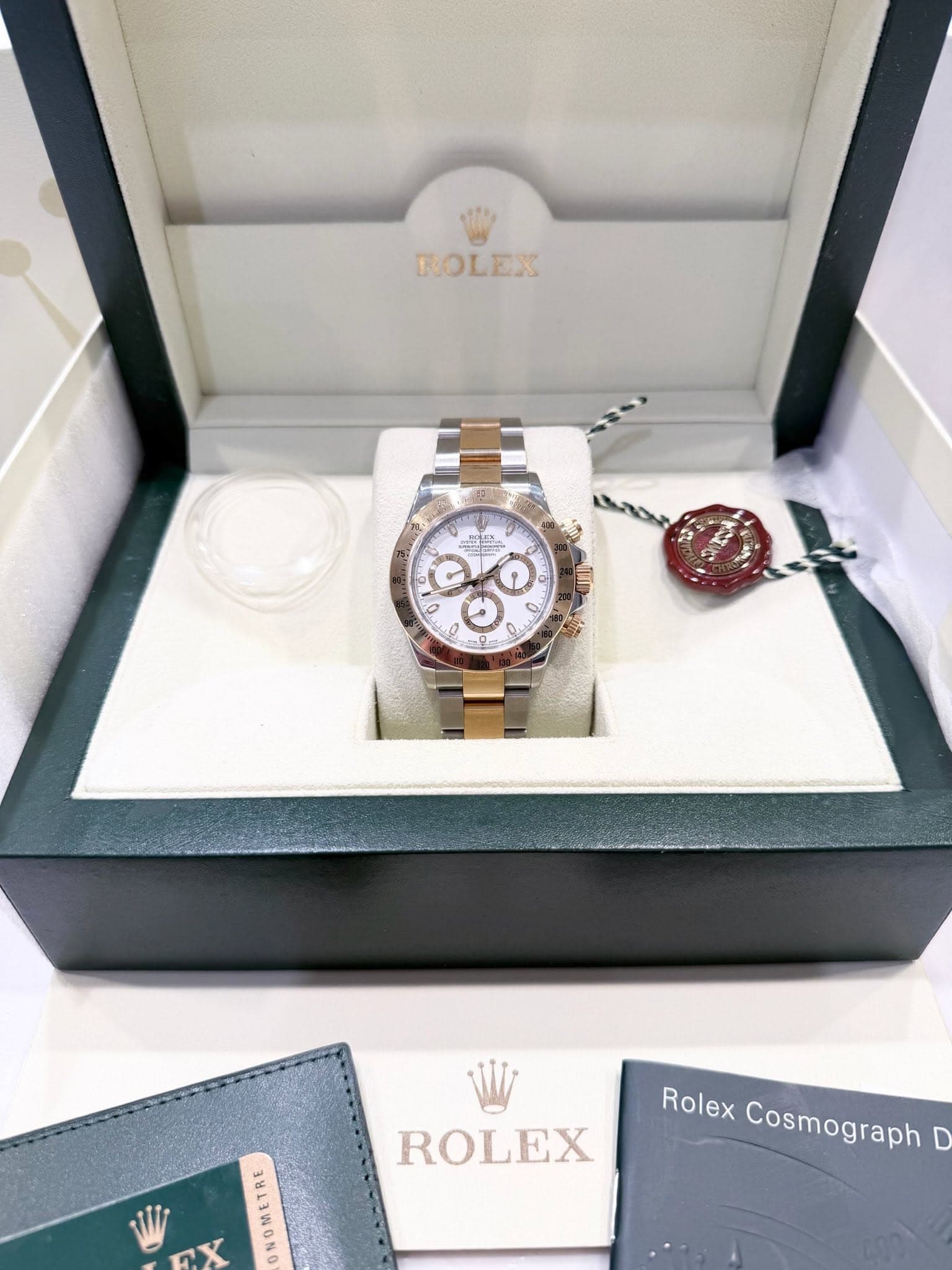 May be an image of wrist watch and text that says 'ROLEX EX ROL 生県 0 0 Q っ ROLEX Rolex Cosmograph D MONMMEN'