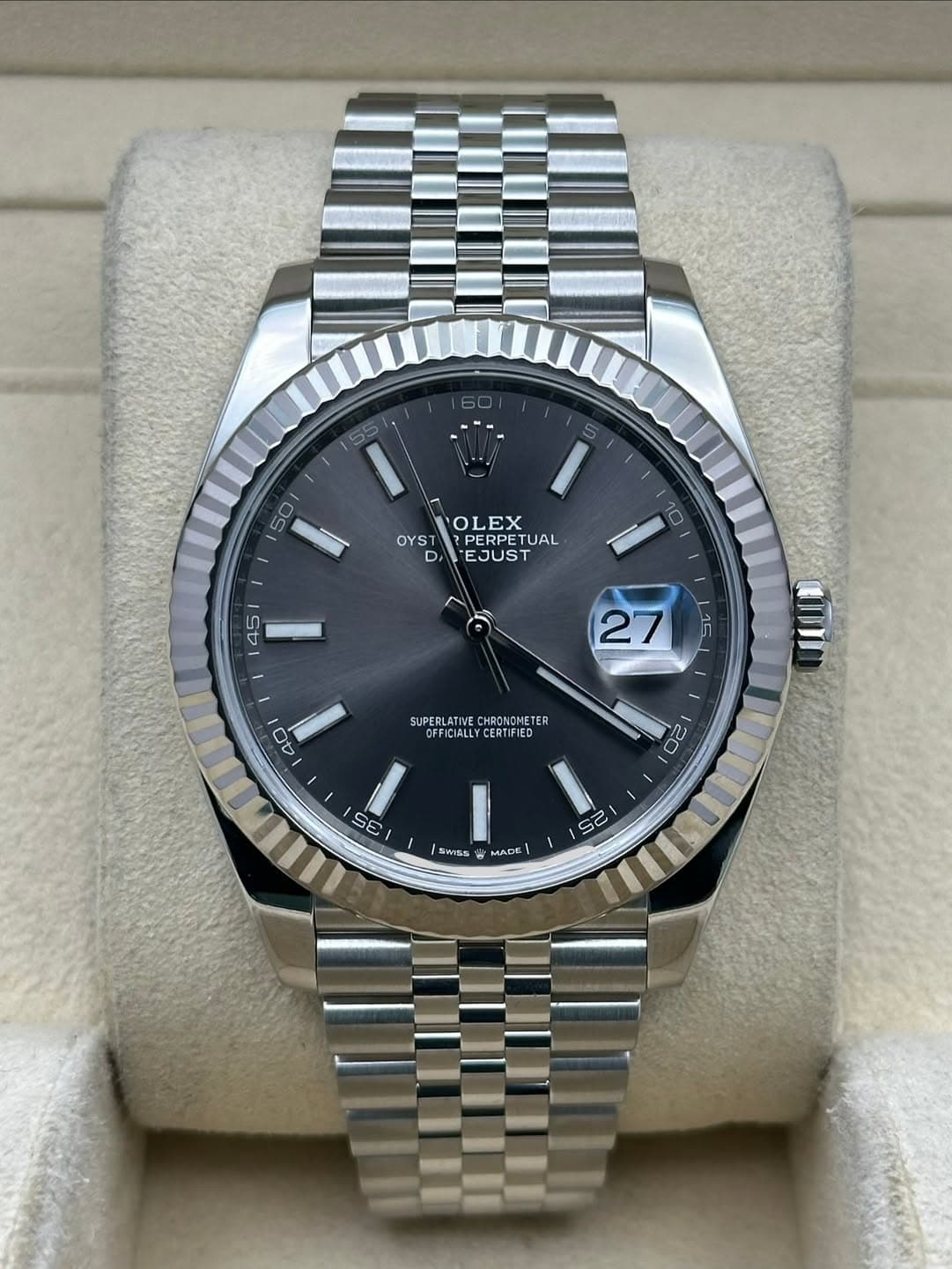 May be an image of wrist watch and text that says '60 55 50 OYS D OLEX EX PERPETUAL TUAL EJUST SUPERLATIN SUPERLATIVE.CHRONOHETER SUPELATLETR CHRONOHETER CIALLY OFFICIALLY CERT…
