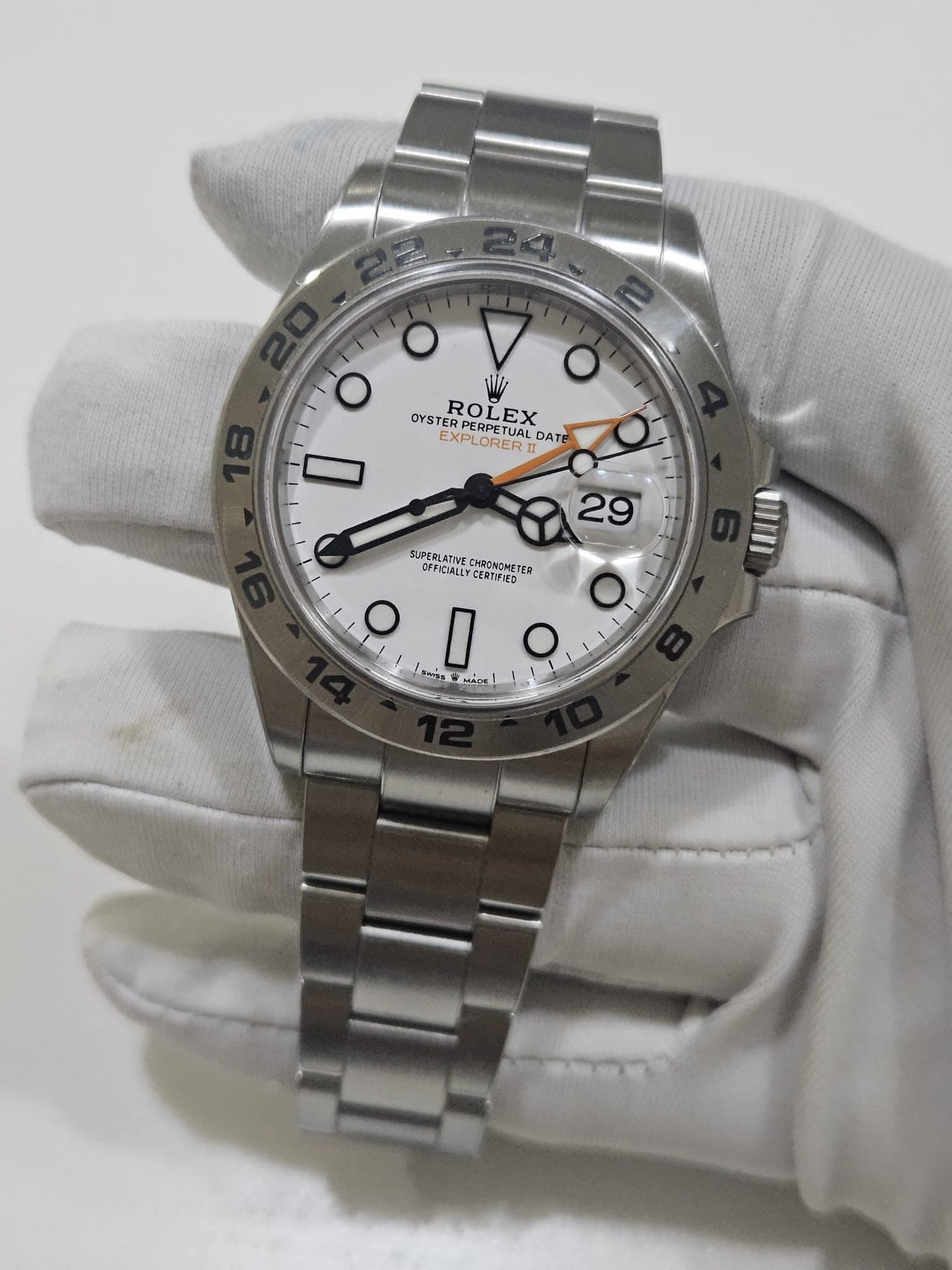 May be an image of wrist watch and text that says 'O OYSTER OYSTERPOLEX YSTERPERPETUAL ROLEX OYSTERPERPETUALDAT EX ENPERPETUAL EXPLORER DATE 9 29 SUPERLATIVE PICRLY CHRONCMETER…
