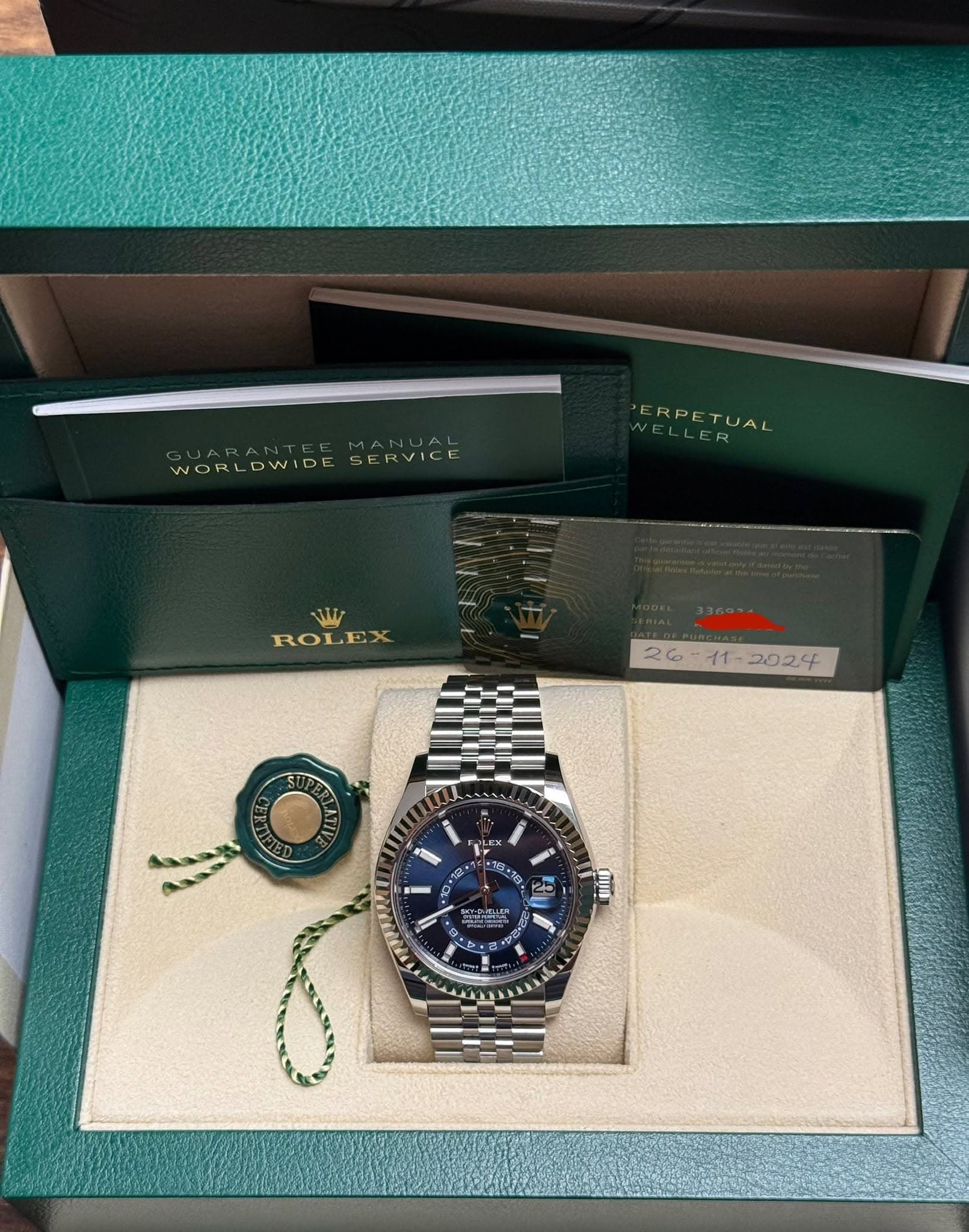 May be an image of wrist watch and text that says 'WOR DWIDE WORLDWIDSERVICE SERVICE ERPETUAL TUAL ERPE W ROLEX ROI ያደ። 台業猪 N DO MYELEA ርውል A 酒め 我 か酒'