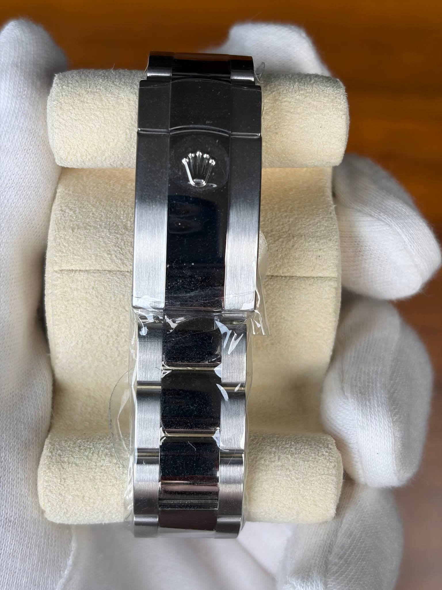 May be an image of wrist watch and text that says 'T'