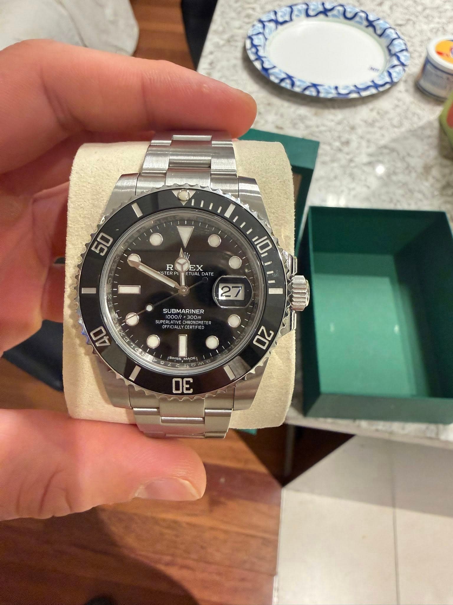 May be an image of wrist watch and text that says '50 R REVEX 2 R 10 27 SUBMARINER INER eee PRICIALLYCERTFIE 40 DS 20 30'