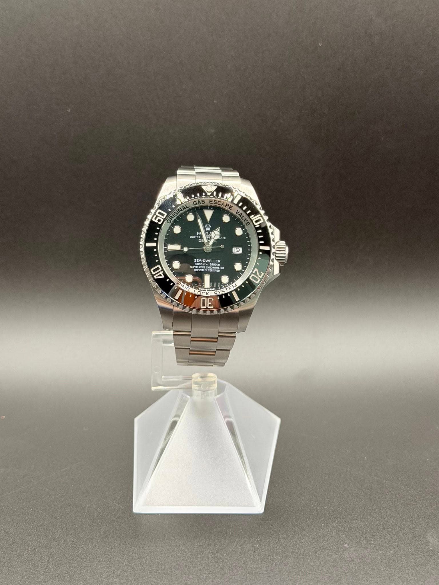 May be an image of wrist watch and text that says '50 L 10 お פוז EA-OWELLER AE 40 20 5'