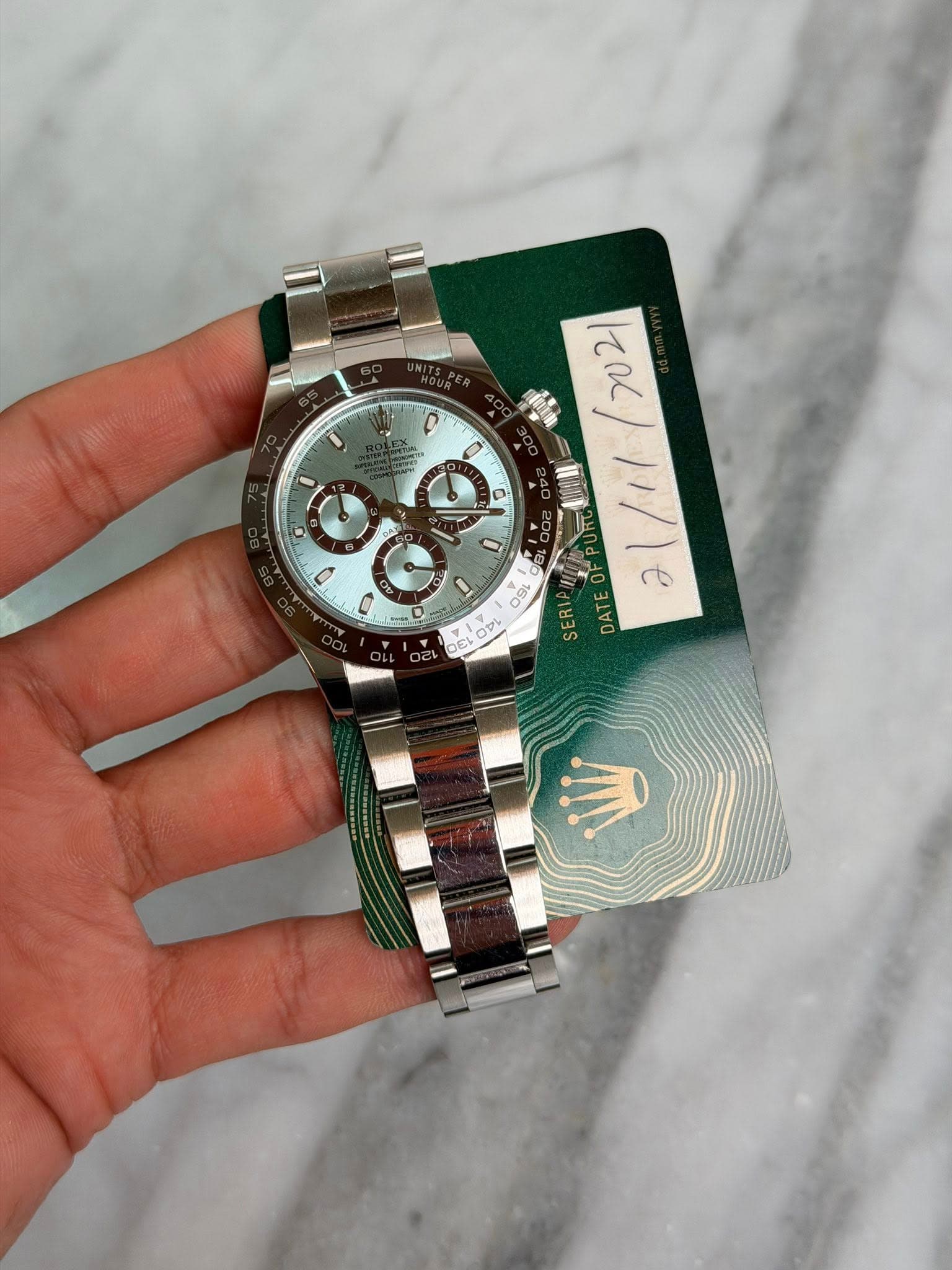 May be an image of wrist watch and text that says '0 D 0 O - a ٥ U2 福 d 2 0 /١ D9i 96 ศาย3ร DAAE OSL H ロット 0 O'