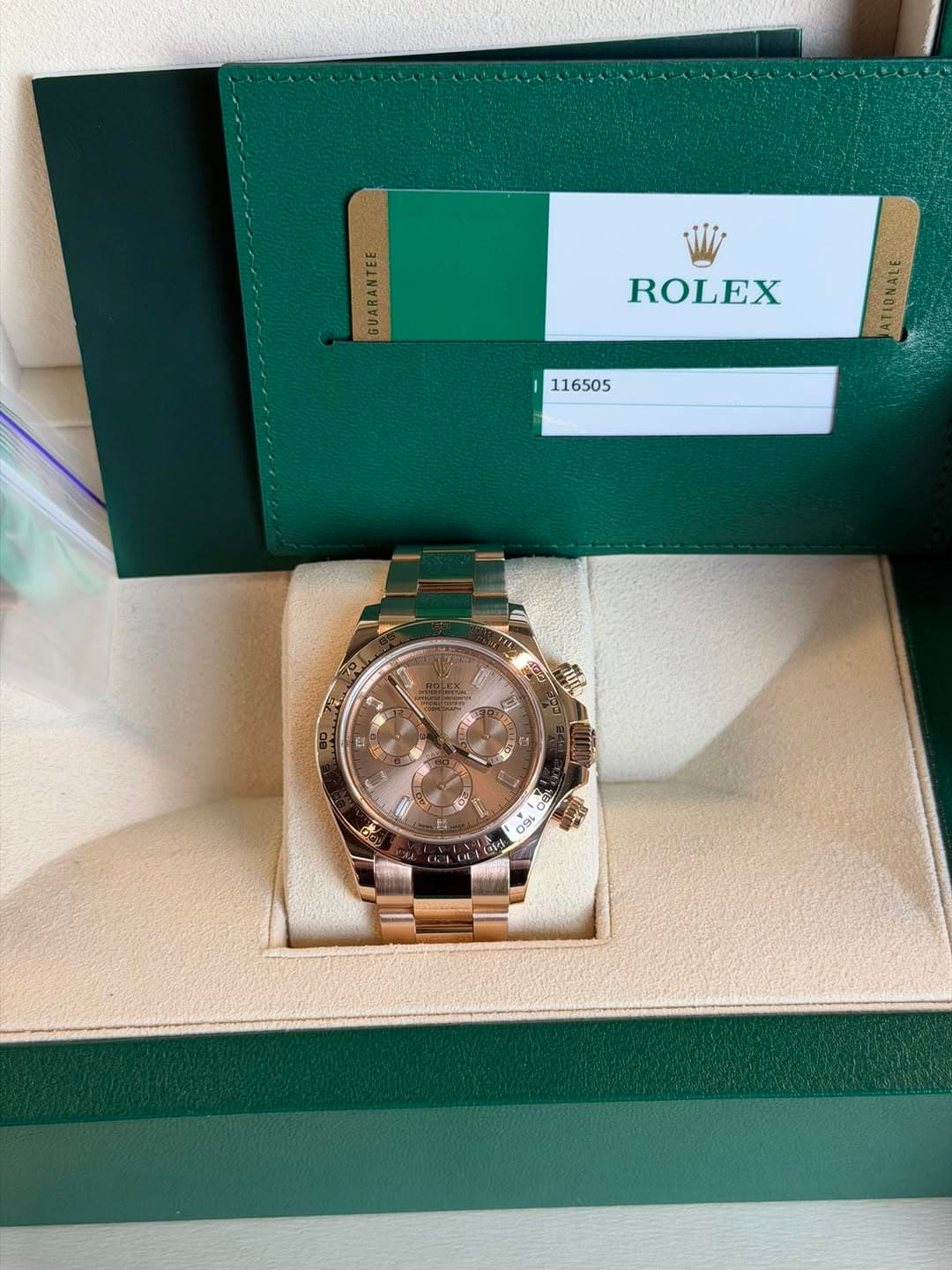 May be an image of wrist watch and text that says 'ROLEX 116505 9 ትግ/. i ရ် 00 9'