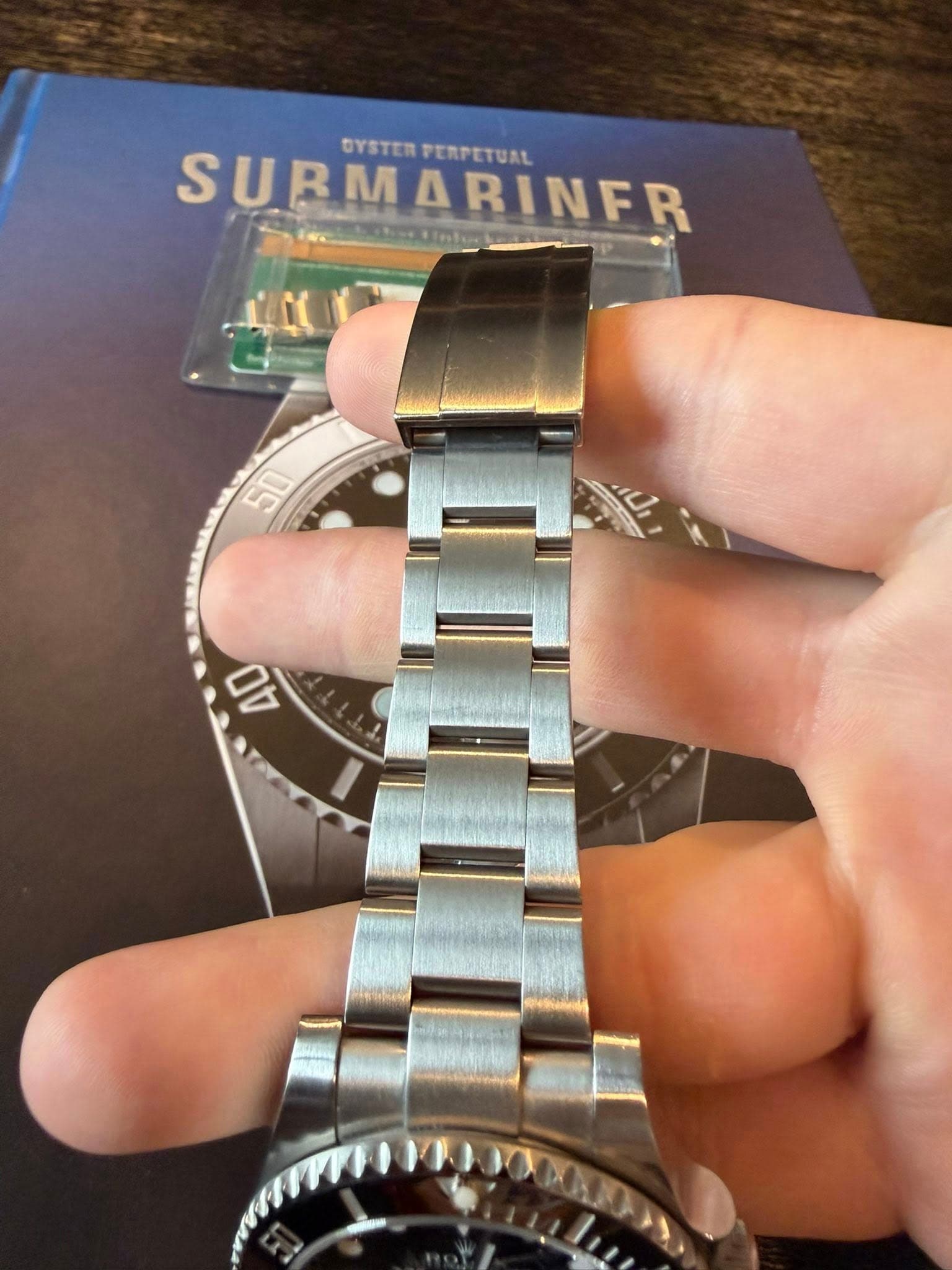 May be an image of wrist watch and text that says 'SURMARINFR RINFR SURME OYSTERPERPETUAL OYSTER PERPETUAL A 50 40'