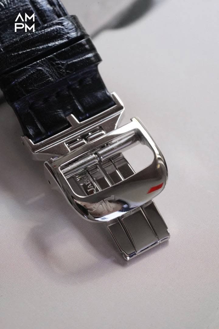 May be an image of digital watch and text that says 'ЛM PM PM'