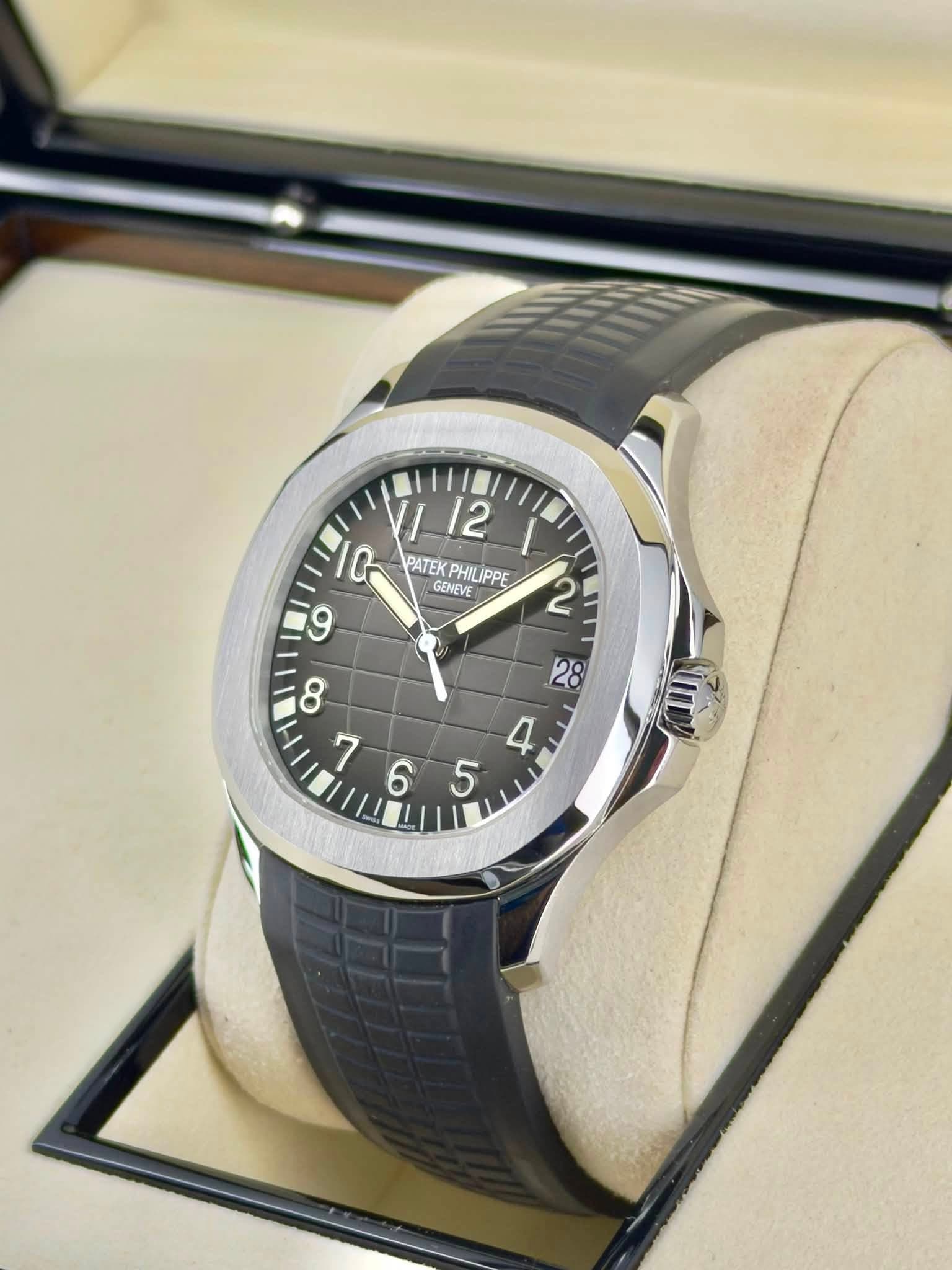 May be an image of wrist watch and text that says '// 1//2 12 Q PATEK PATEK PHIL GENEVE PHILIPPE PATEKPHILIPPE PATEKPHILIPPE PPE 9 2 8 28 ١ لن'