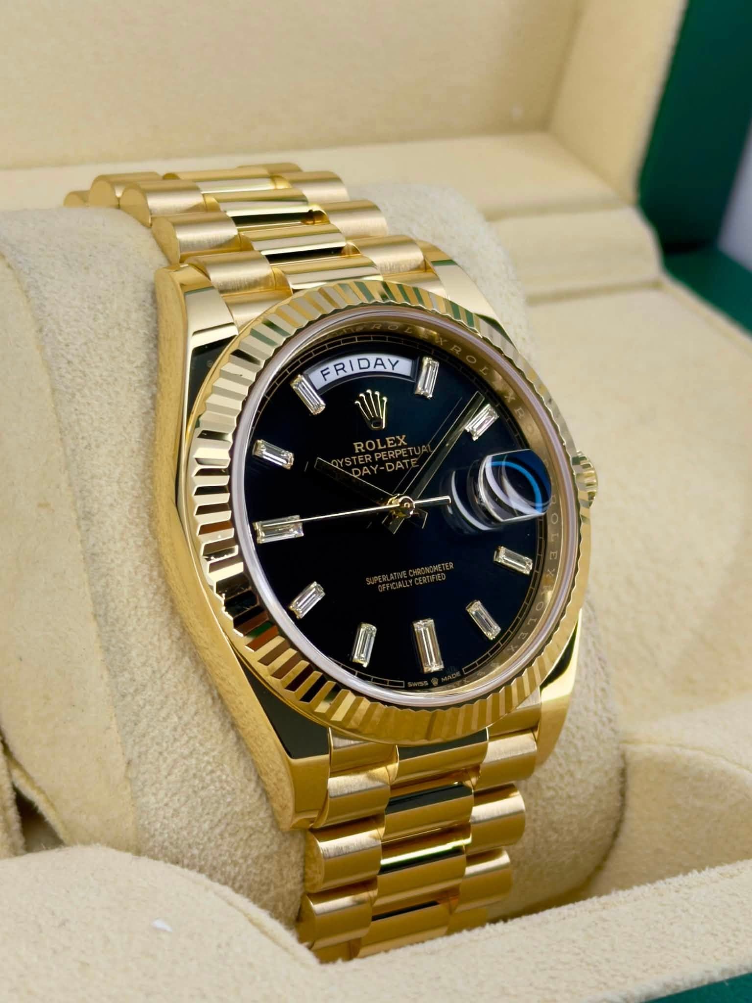 May be an image of wrist watch and text that says 'FRIDAY ROL ROLEX RPE EX ERPER TERDAT A TII اشة 4 ሰ ပ I 8'