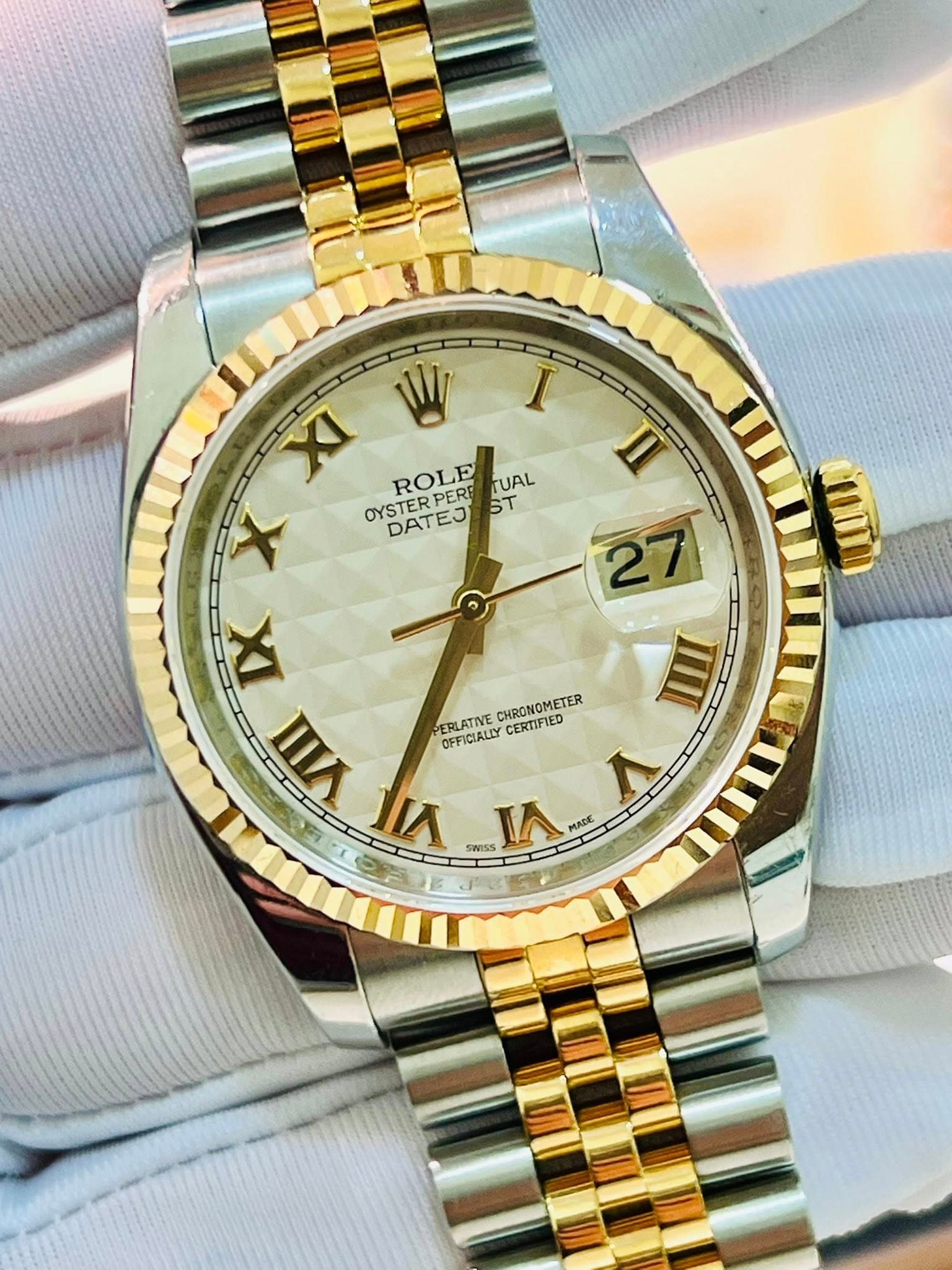 May be an image of wrist watch and text that says 'I I 27 W XI ROLE RPERE ST OYSTERPERE ミフ TUAL X OYSTER DATEJ IX LII ERLATINVE CHRONOMETER OFFICIALLY CERTIFIED 5 SWESS LA A MADE…
