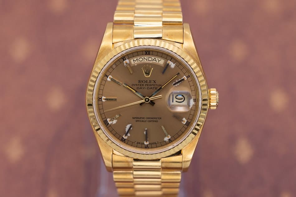 May be an image of wrist watch and text that says 'MONDAY คม 19 9'