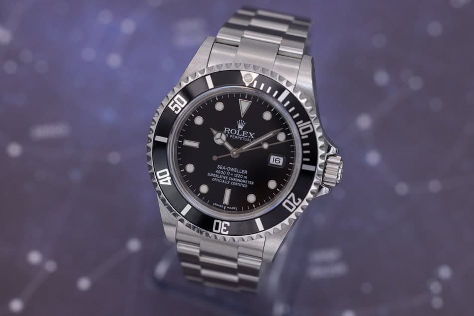 May be an image of wrist watch and text that says '50 ROLEX 10 16 SEA- 4000ff=1220m SEA-DWELLER 40 Sens 30 20'