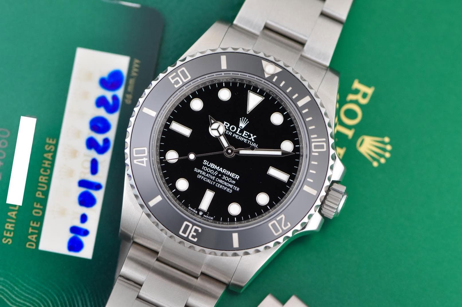 May be an image of wrist watch and text that says 'ROI ER ROLEX EX PERPE UAL SUPERLATIVE OFFICIALAY SUPERIATIL SUBMARINER SUBMARINER 300m Mn 300m CERTIFIED NRONOMET CHRONOMETER TER…