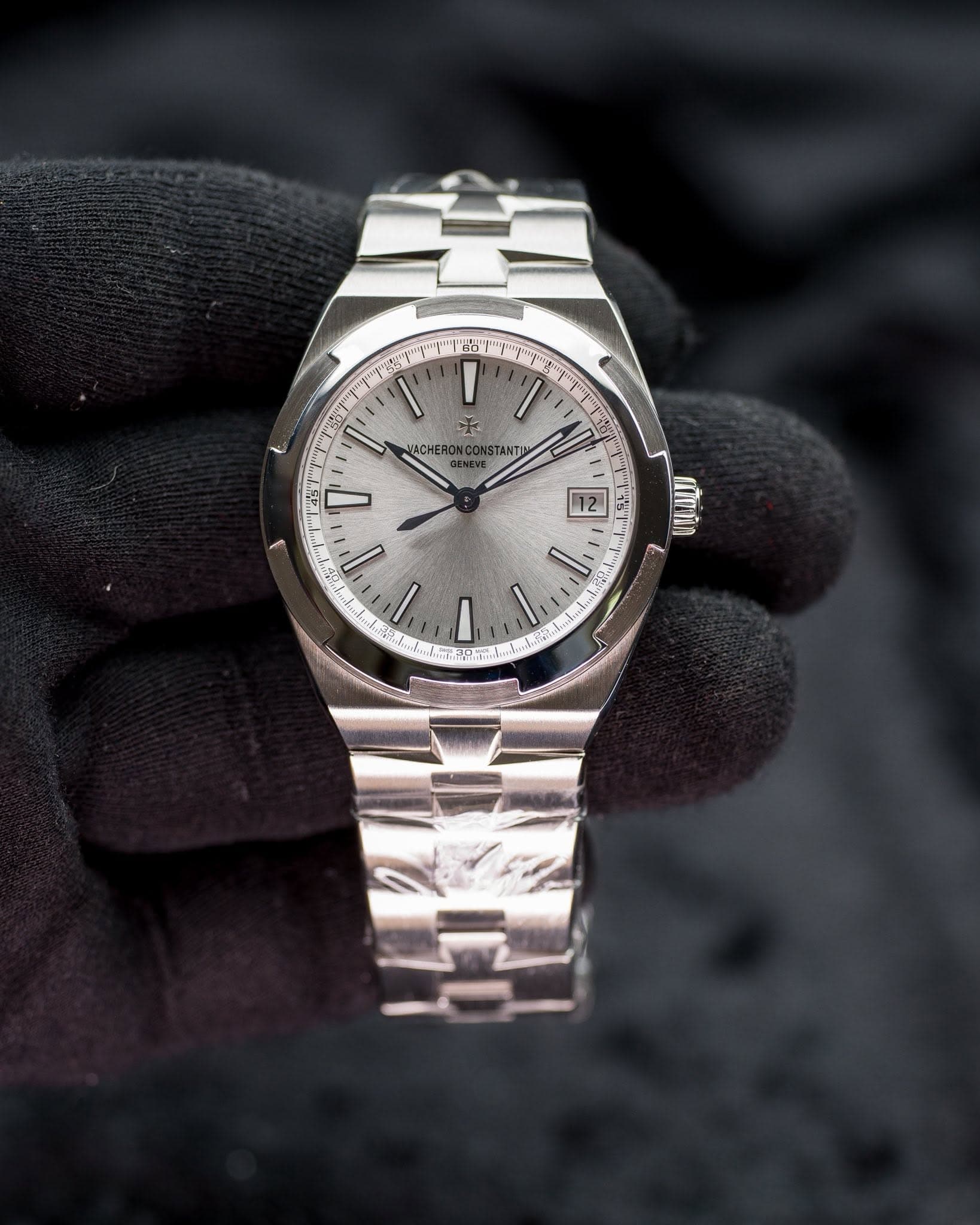 May be an image of wrist watch and text that says 'By l' ACHER حر STANTI ንህን നഗய e'