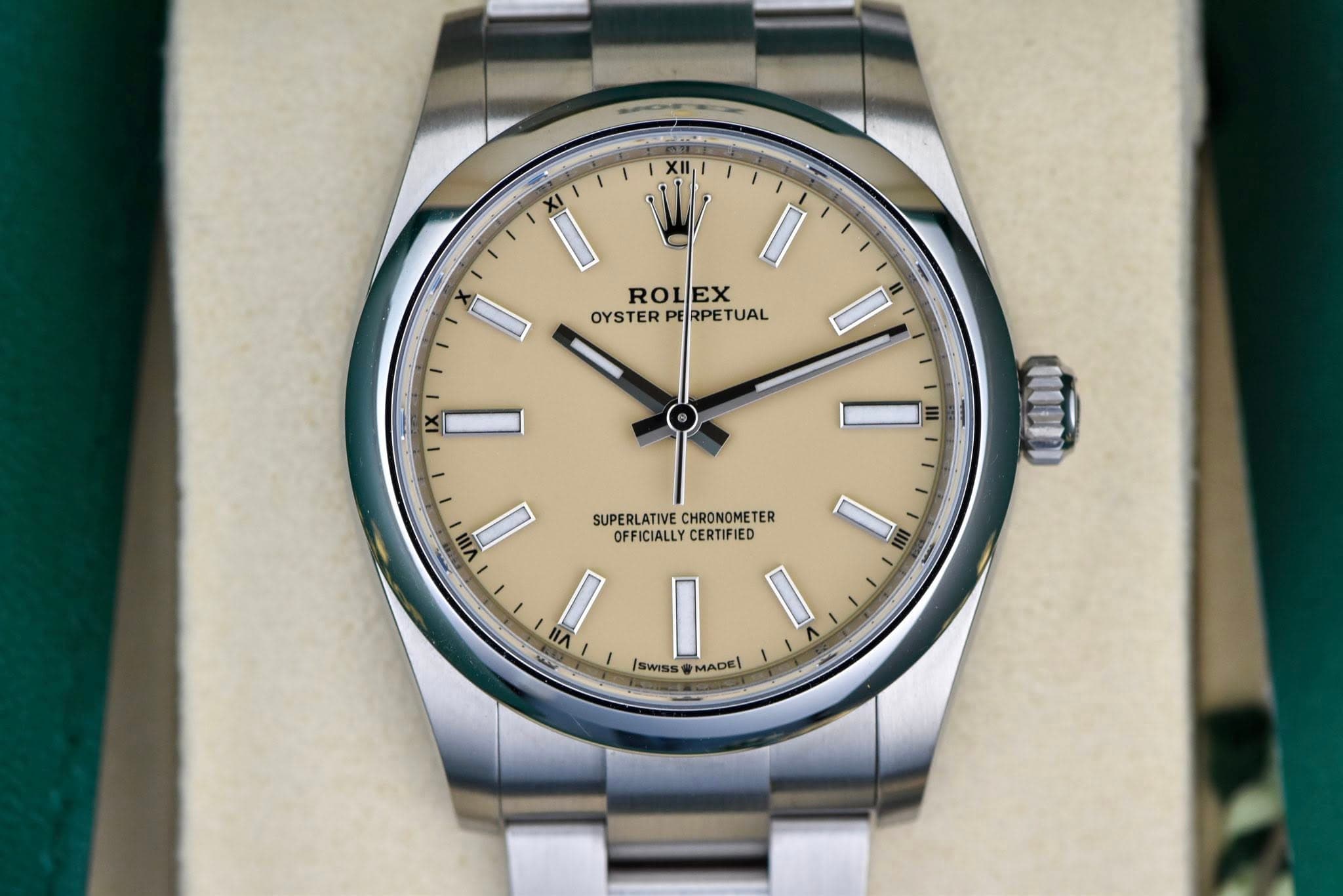 May be an image of wrist watch and text that says 'XI ROLEX EX ROL OYSTER OYSTERPERPETUAL PE RPETUAL I VII SUPERLATIVE.CHRONOMETER OFFICIALLYCERTIFIED OFFICIALLY CERTIFIED…