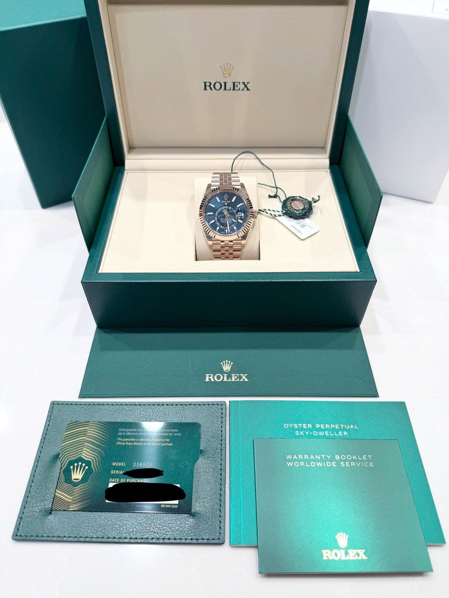 May be an image of wrist watch and text that says 'ROLEX 酒 Vi W ROLEX a MODEL MEDEL MADFL336522 336522 SERU SERIA SATE PURCMASE OYSTERPERPETUAL OYSTER SKY-DWELLER SKY-DWELLER…