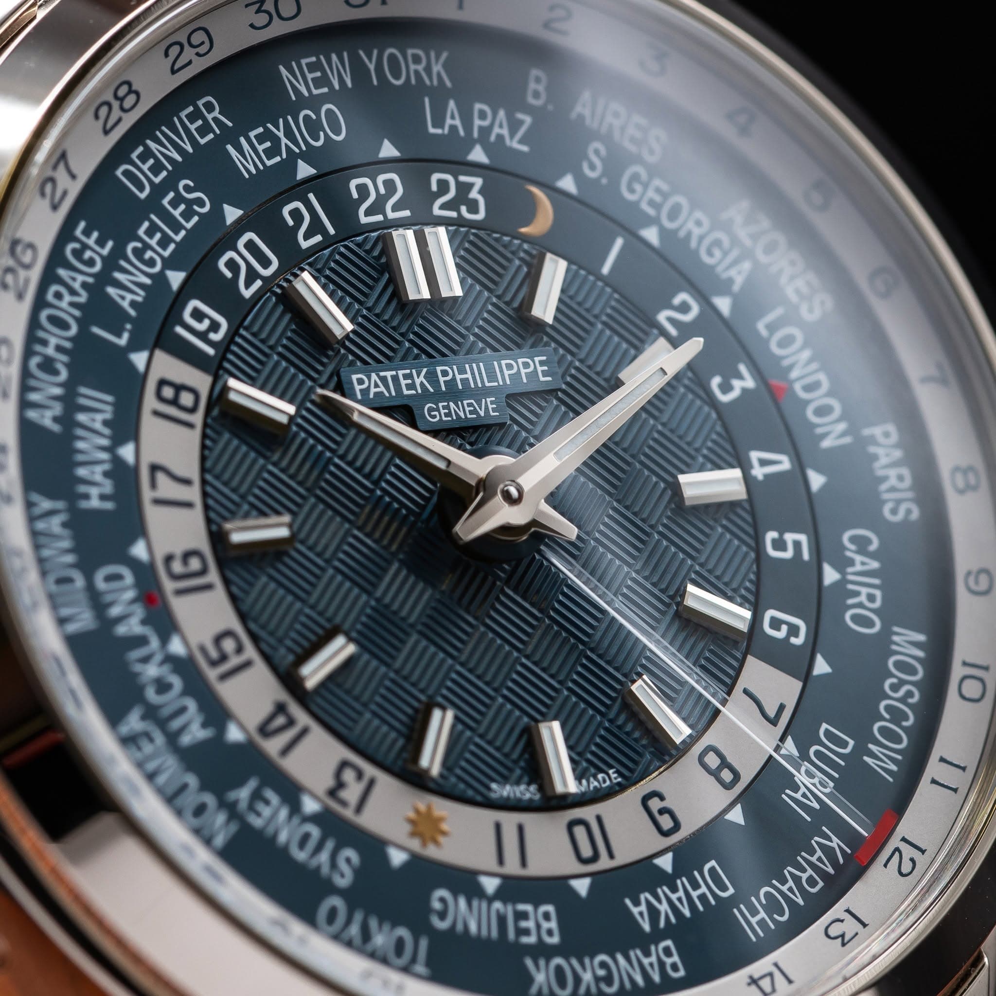 May be an image of wrist watch and text that says 'PATEK PATEKPHILIPPE PHILIPPE GENEVE DENVER ΧΙΣΟ NEW YORK B. AIRES S. GEORGIA ZORES LAPAZ 26 ANCHORAGE L. ANGELES LONDON HAWAII 17…