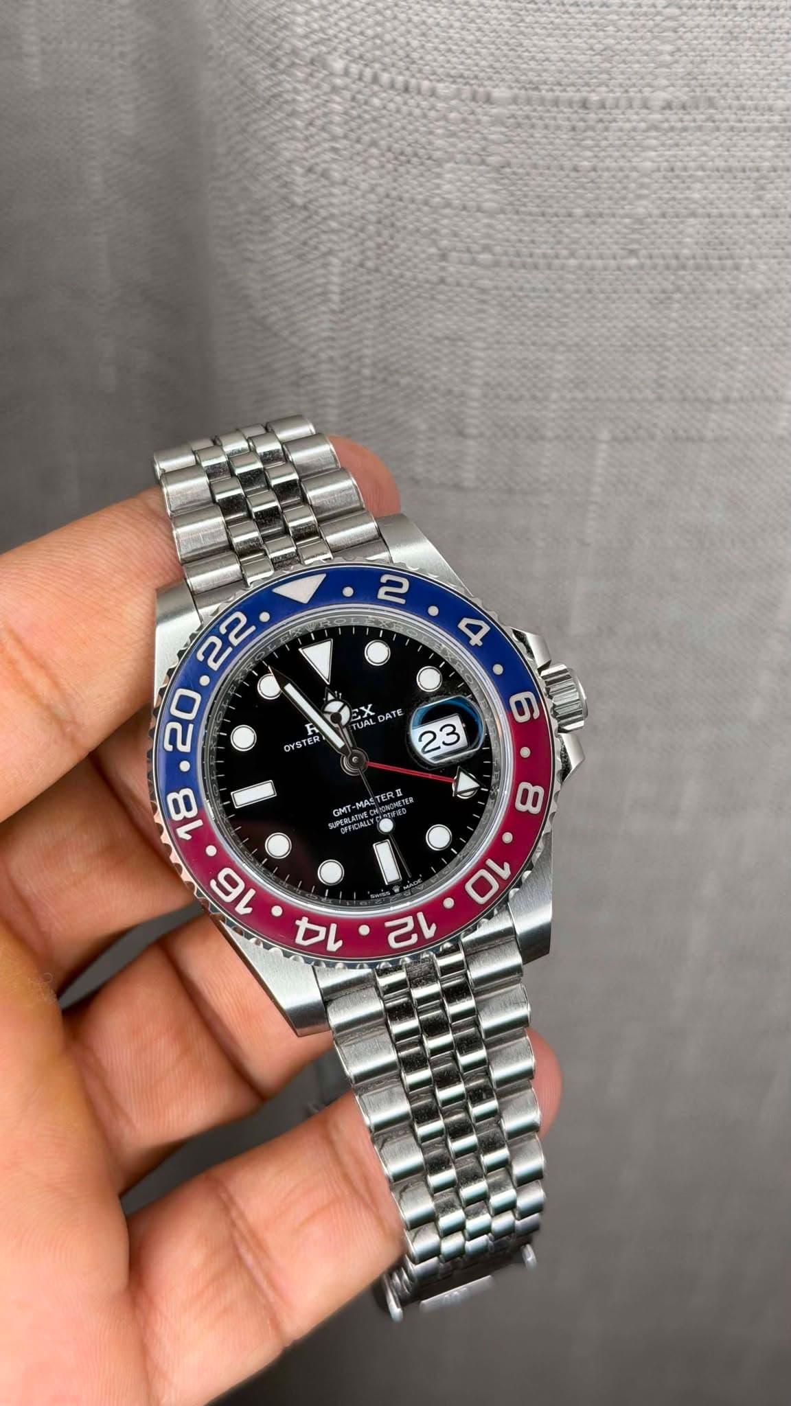 May be an image of wrist watch and text that says '2 4 X TUMLS X 人 2AT존 YSTE YSTER CM7- MAST A70 已公 '