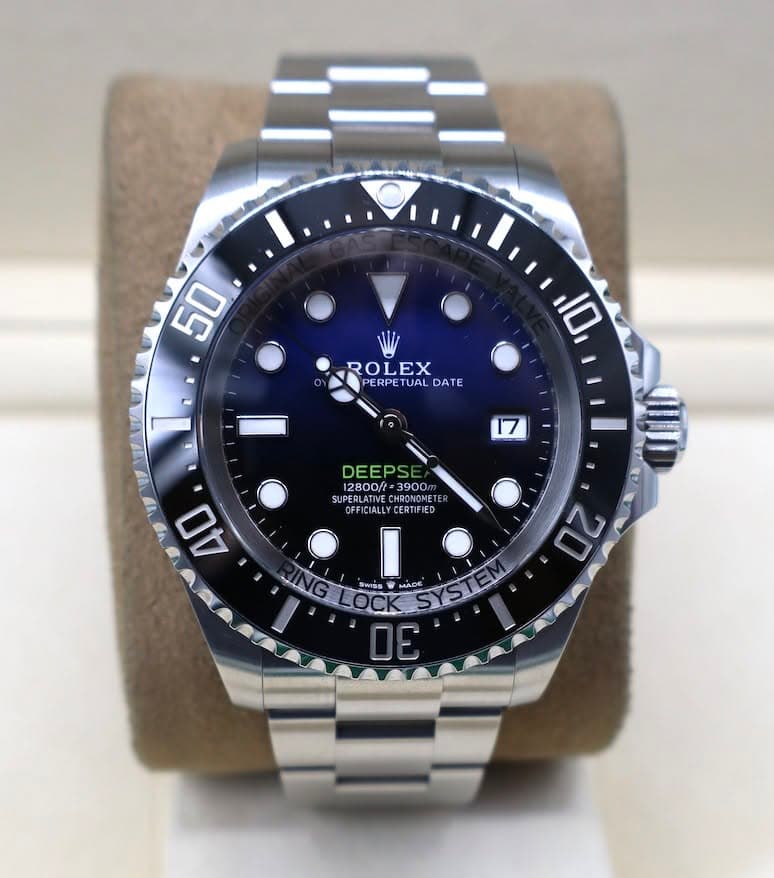 May be an image of wrist watch and text that says '50 ROLEX PERPE TUAL PERPETUALDATE RPETUALDA LDATE DEEPS 12800ft 390 SUPER SUPERLATIVE CHRONOME BANONE OFFICIA FFICIALLYC ALLY YCE…