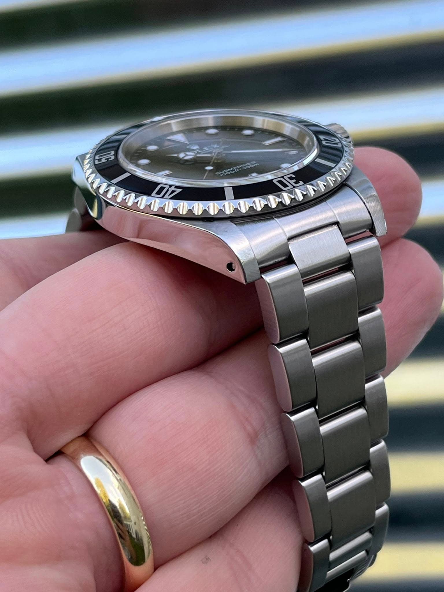 May be an image of wrist watch and text that says '00 DE MANN ANND'