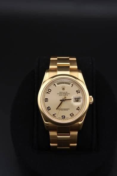 May be an image of wrist watch and text that says 'ROLE ROLEXA CAY GAY-D ב 9 9 D P م フ ហ EIILI ம'