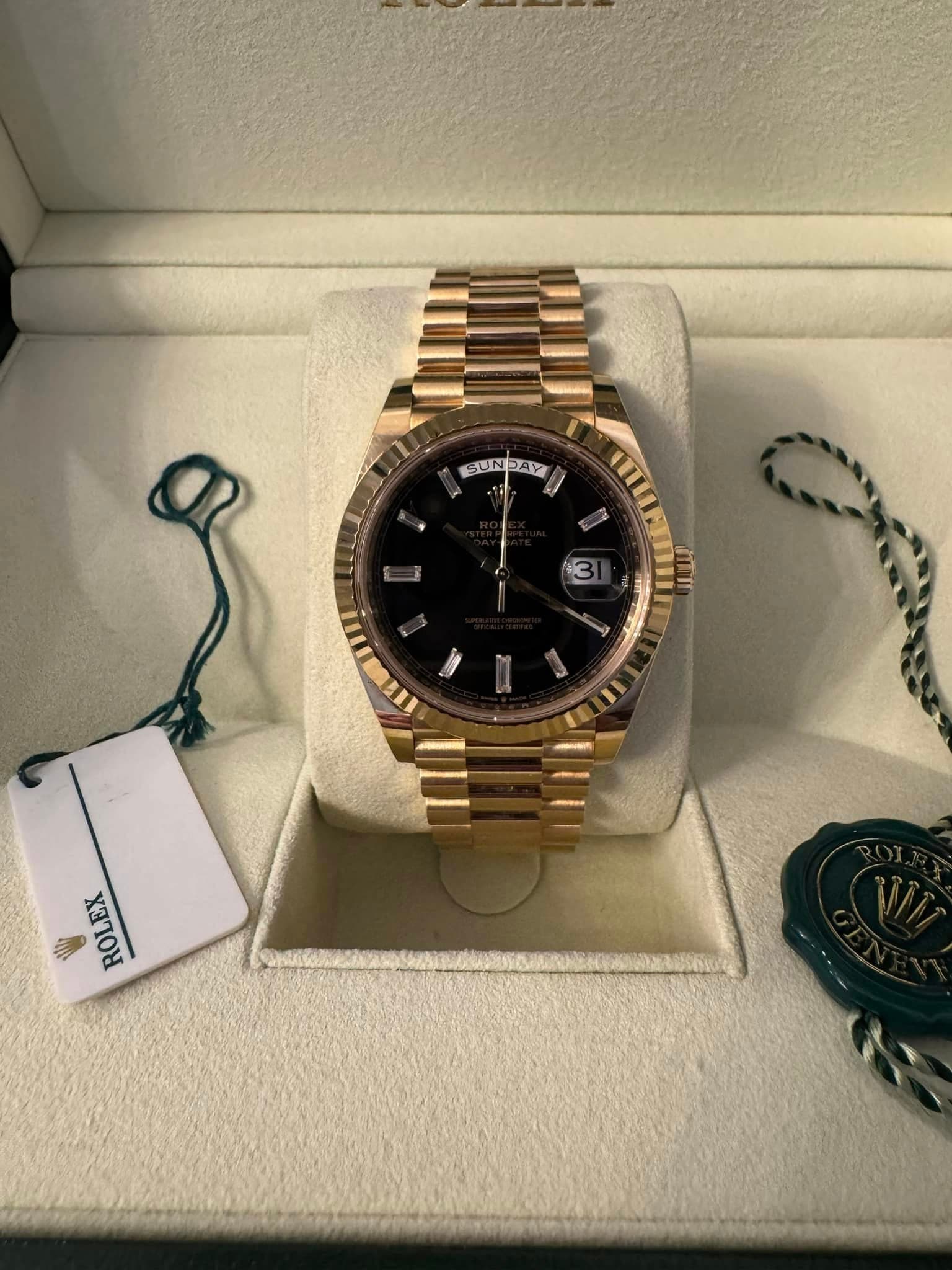 May be an image of wrist watch and text that says 'SUNPAY SUNG bESF ROLEX D0'
