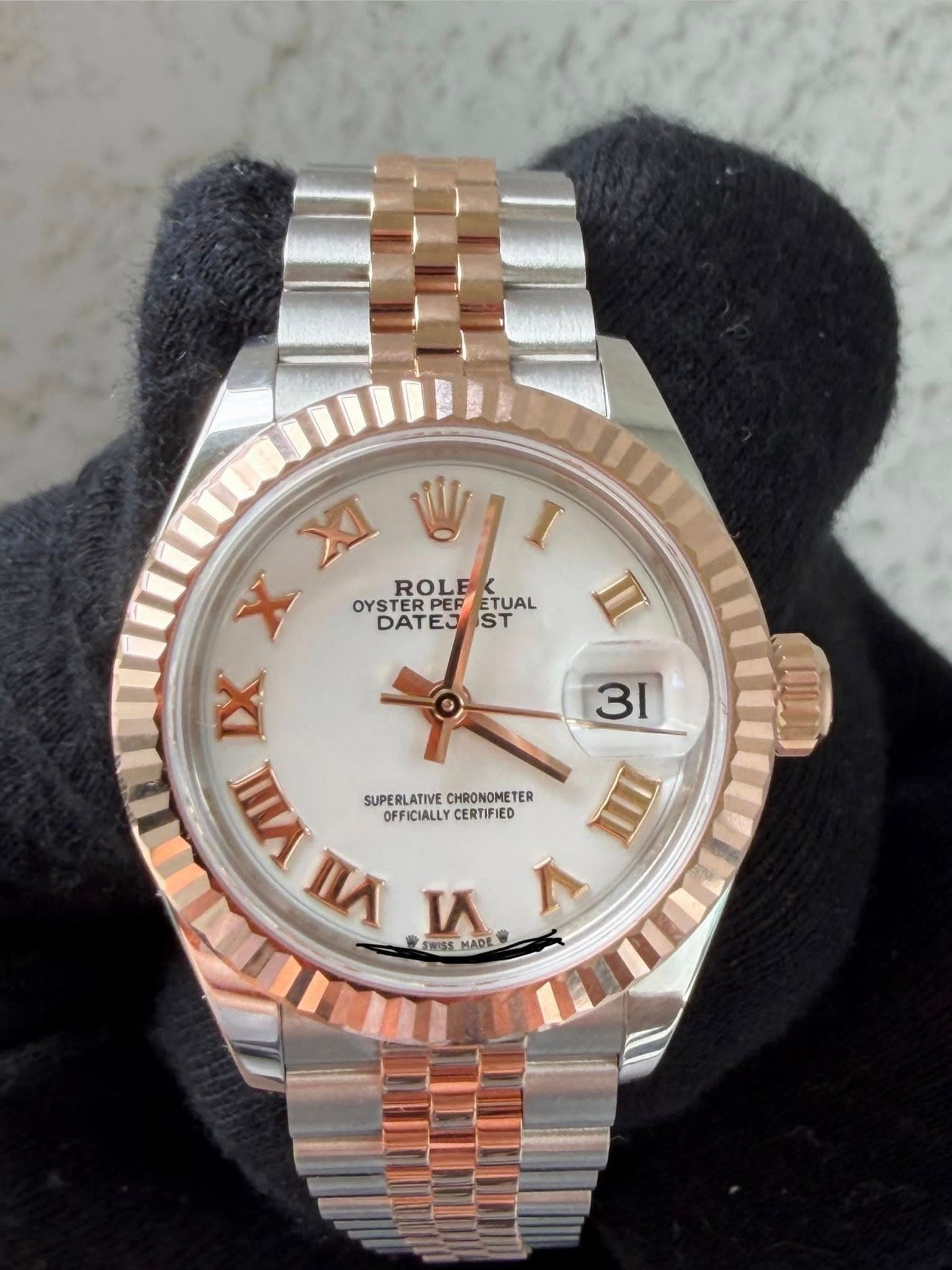 May be an image of wrist watch and text that says 'XI II X OYSTERPER ROLESUL TUAL ROLE OYSTER DATEJ DATEJST ST II IX 31 VIII SUPERLATIVECHRONOMETER SUPERLATIVE OFFICIALLYCERTIFIED…