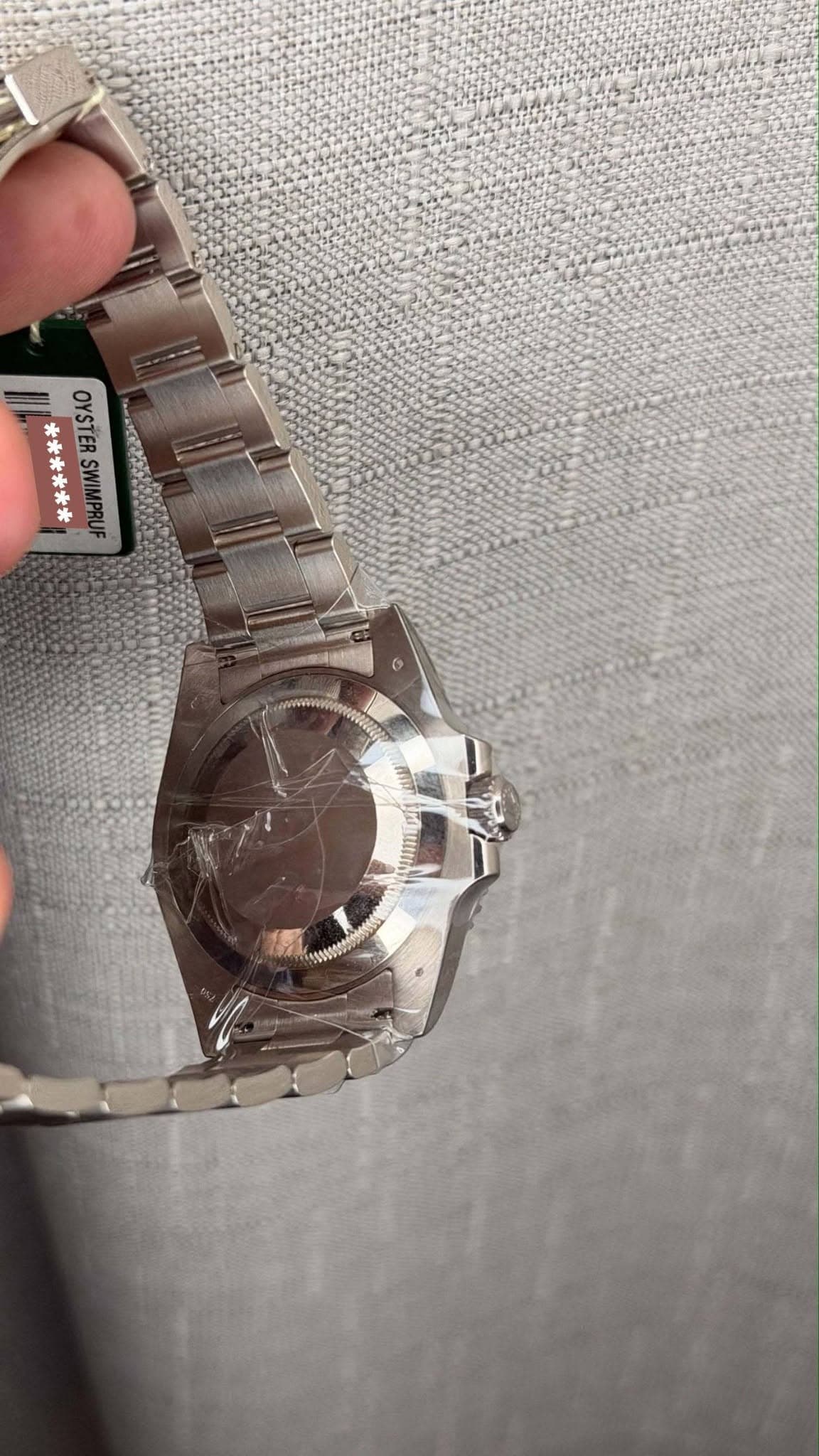 May be an image of wrist watch and text that says '米果米*** OYSTERSWIMPRUF SWIMPRUF OYSTER'
