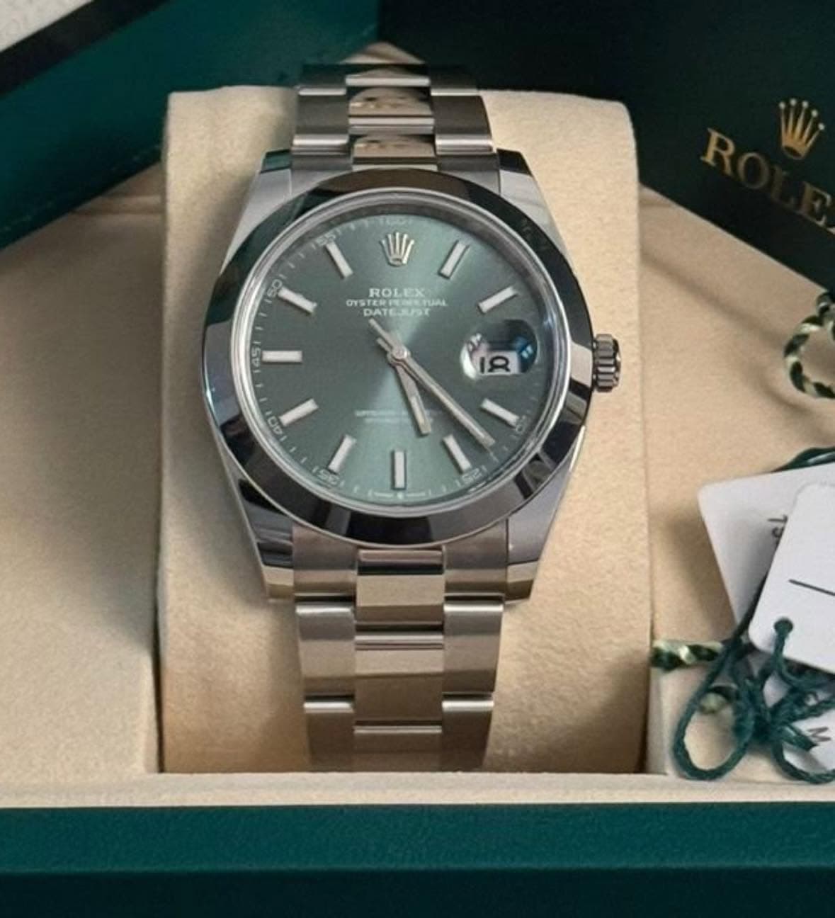 May be an image of wrist watch and text that says '50 ROLE OYS DATES DATEJAT ROL ስጥንካ TERI '