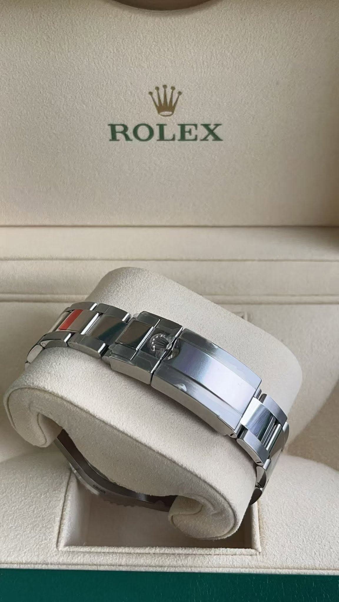 May be an image of wrist watch and text that says 'ROLEX'