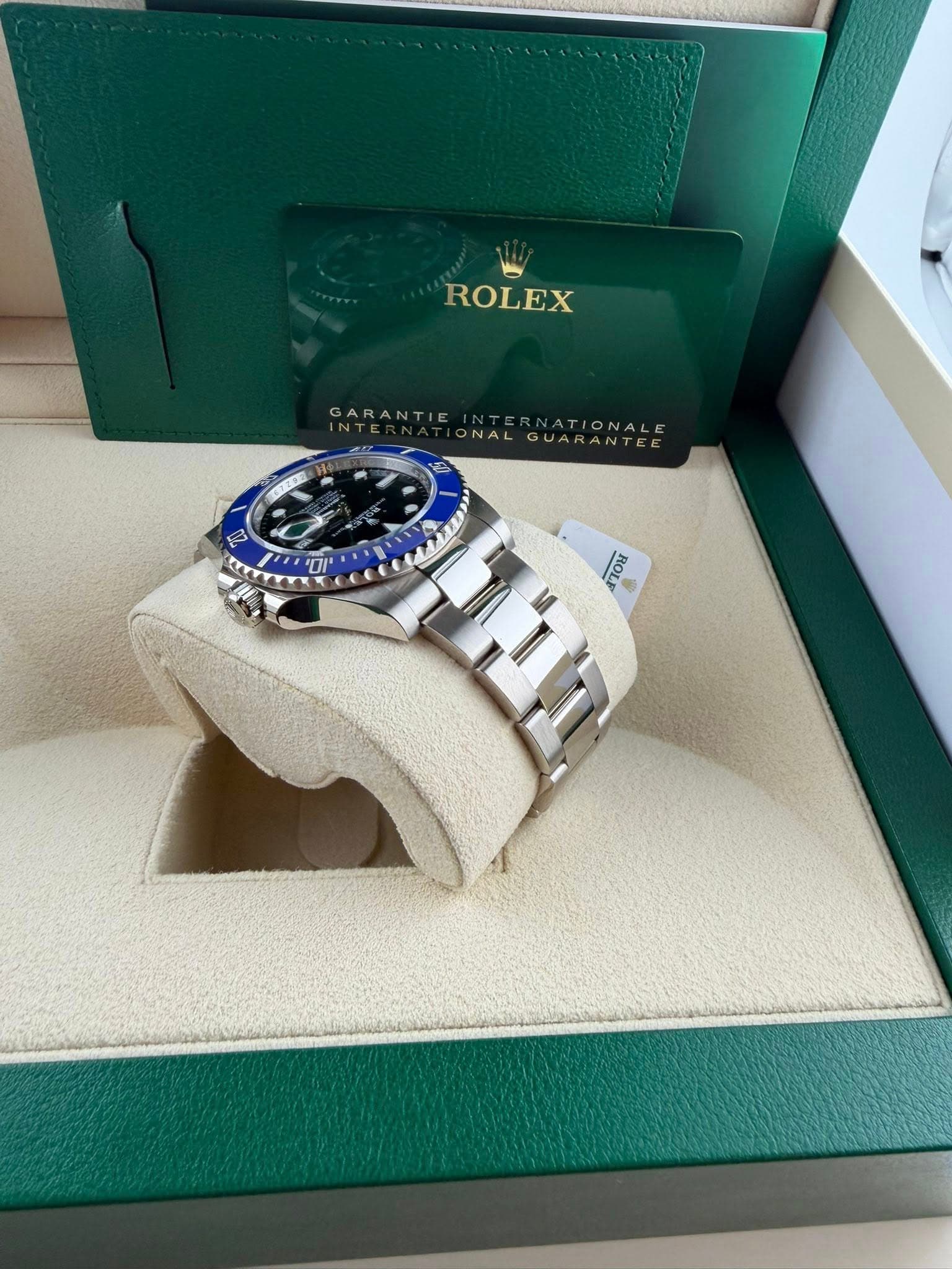 May be an image of wrist watch and text that says 'ROLEX יונ 7อม HOR'