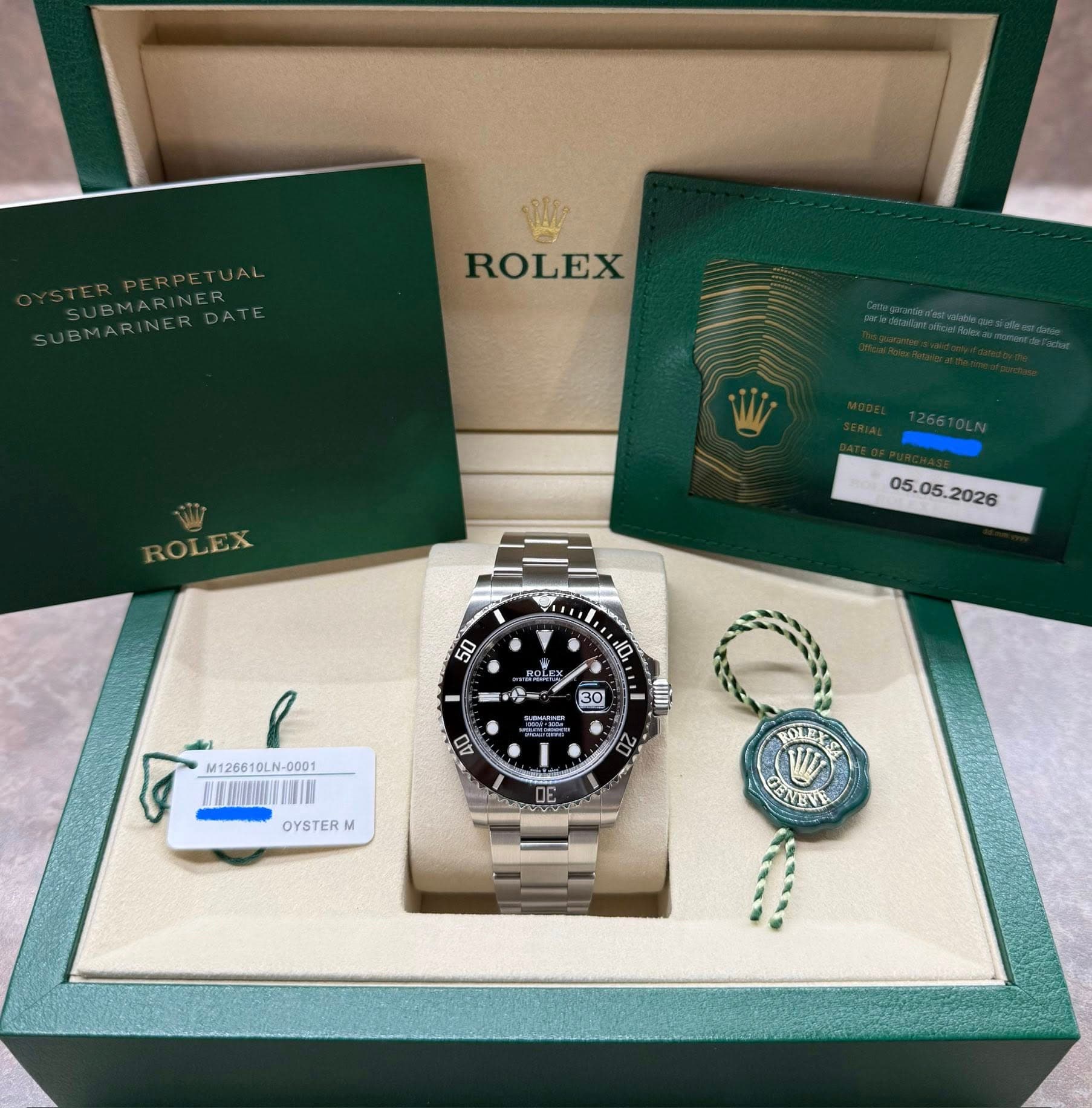May be an image of wrist watch and text that says 'ROLEX ROLEX · キー 30 M126610LN-0001 LN-0001 M126510 UIM 00 OYSTERM ROLB WI C ENELA'