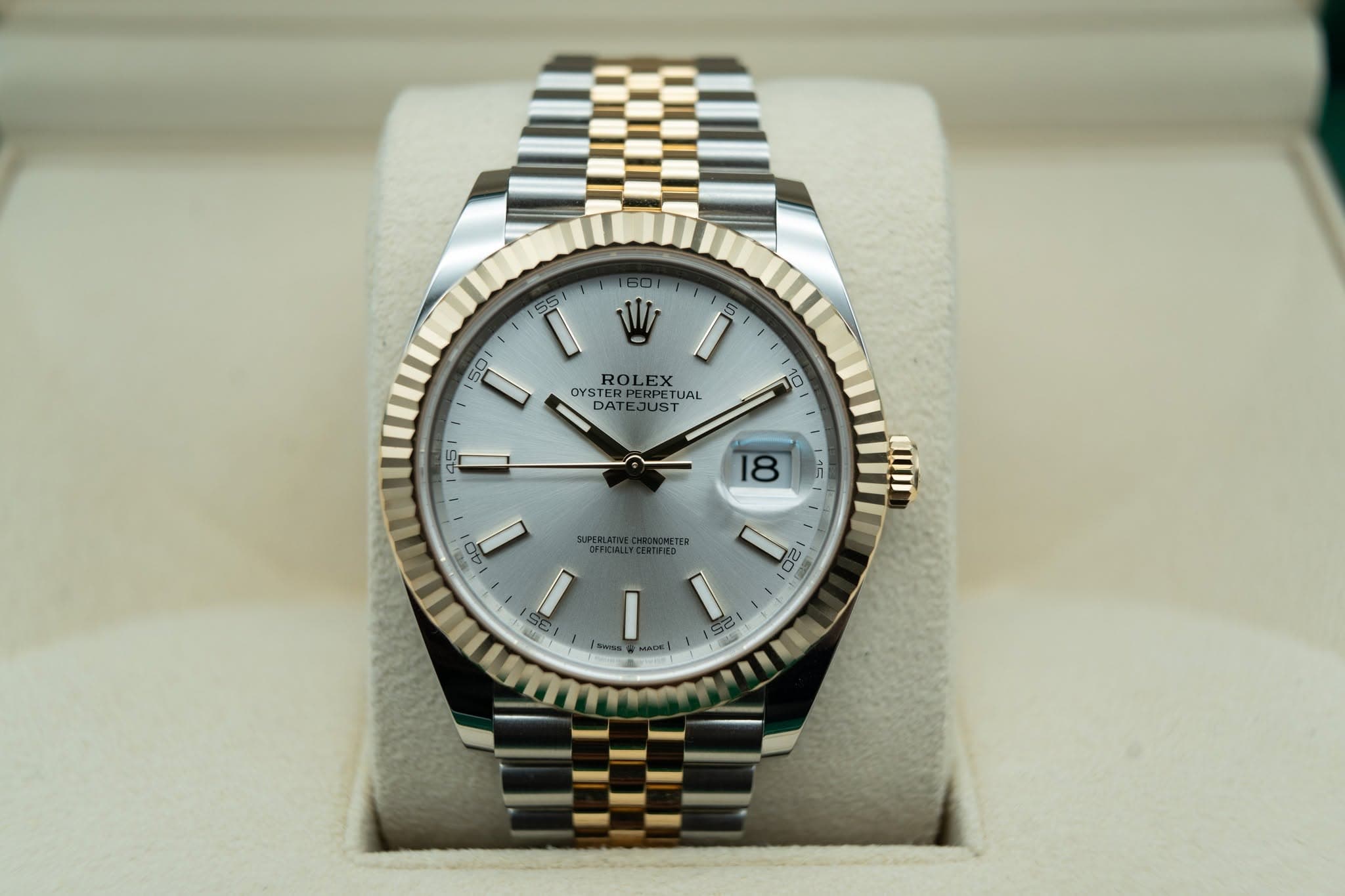 May be an image of wrist watch and text that says 'i5 55 50 ROL OLEX EX OYSTER OYSTERTEJUSTUAL STERP LRPE DATEJUS LRPETI RPETUAL PETURL TUAL DAT SUPERLATI nil 20 の .단'