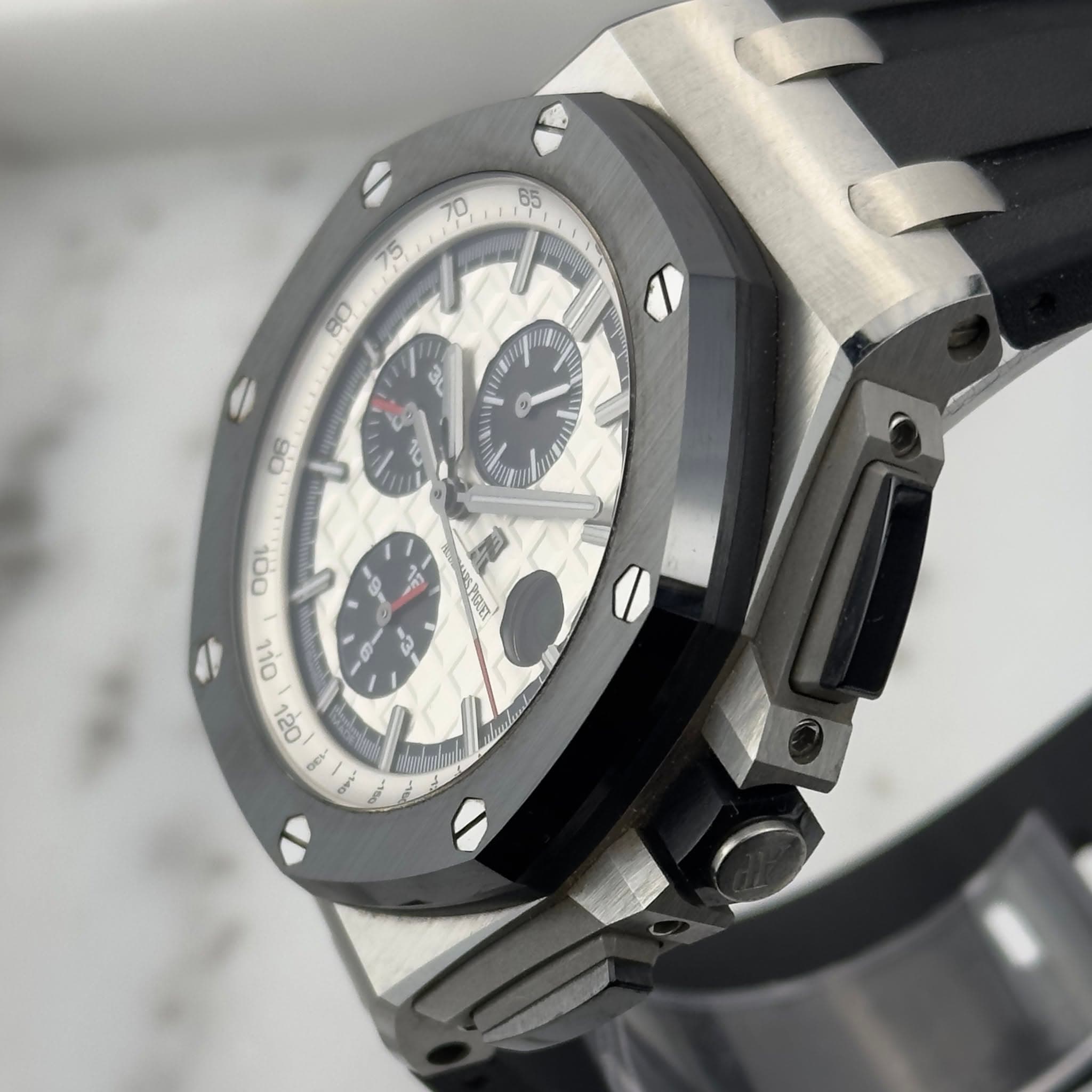May be an image of wrist watch and text that says '65 70 75 / 20 H 2 3L 118/ ም/ 90 R 100 জয় '