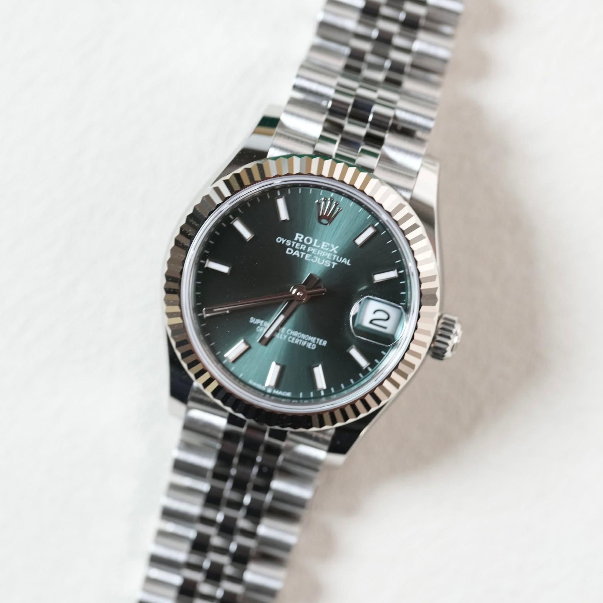 May be an image of wrist watch and text that says 'i OYS OYSTER OYSROLEX ΟΥ ROLE RO DAT TER RPERP TERPE PERDE OLEX LEX OU ATE3U ELRPETU JST TUAL SUPES VCERTIFIED CHRONONETE TER…